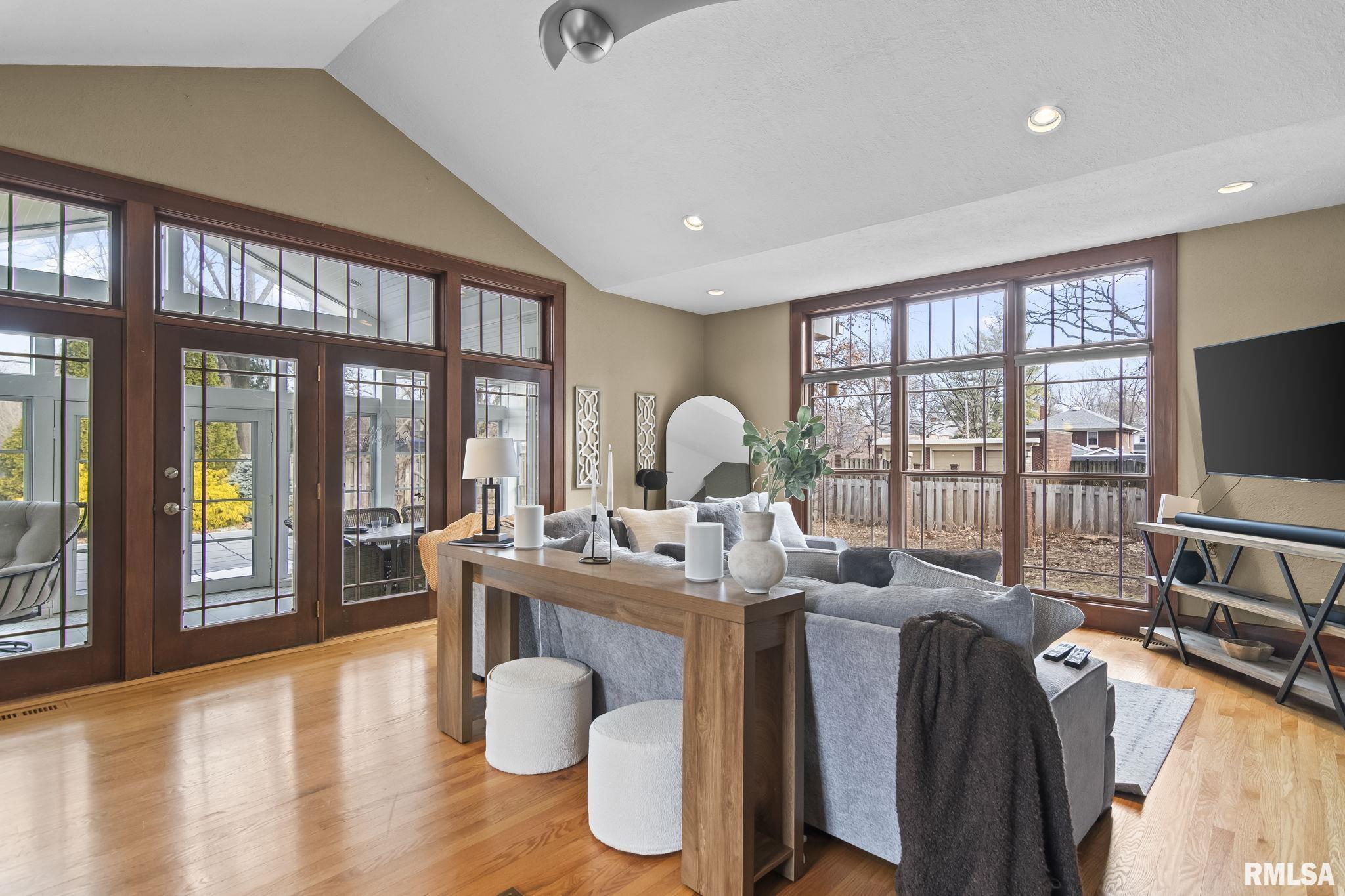 1037 WOODLAND Avenue