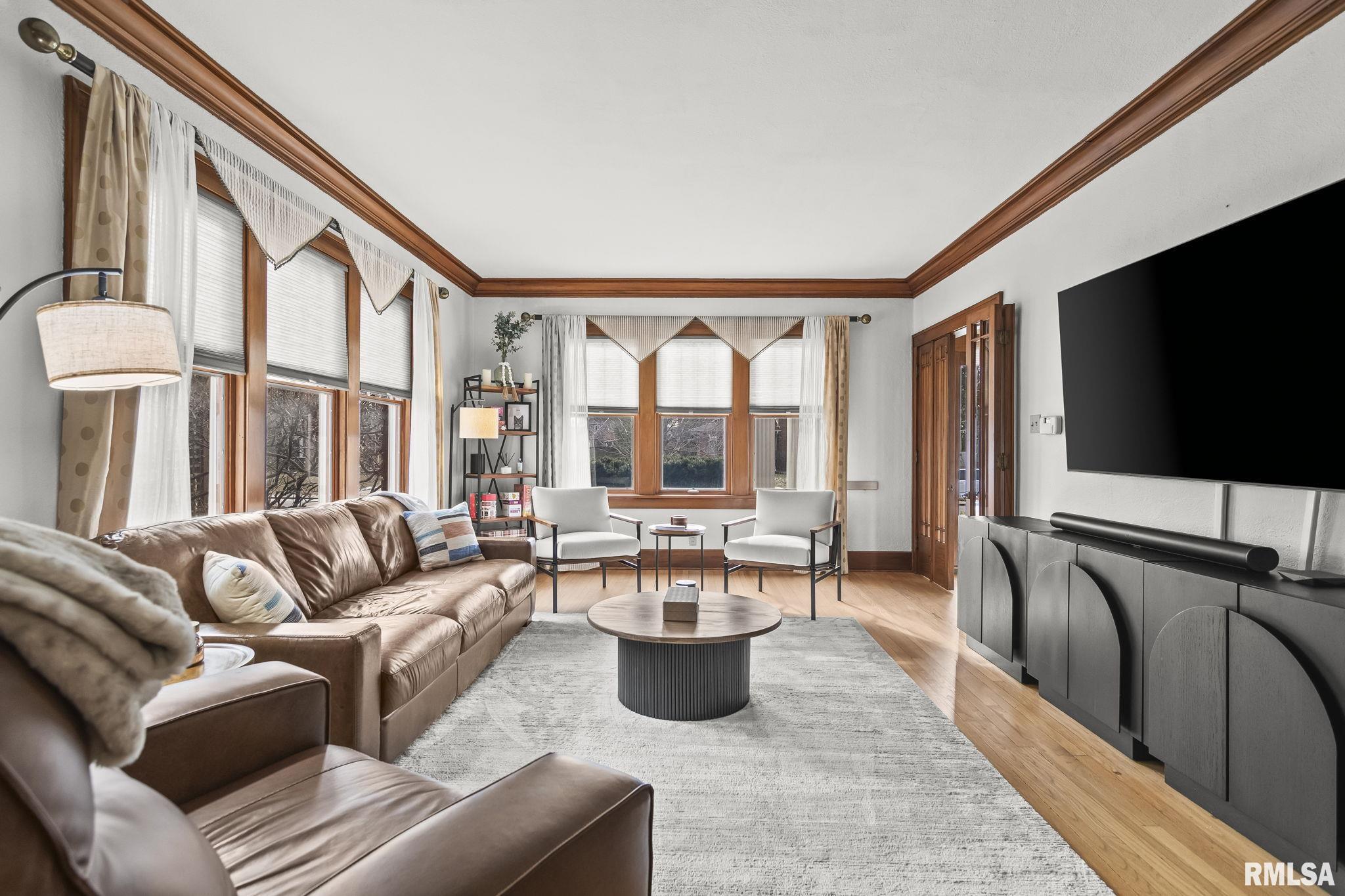 1037 WOODLAND Avenue