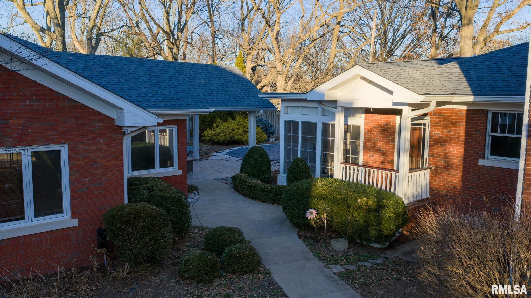 1037 WOODLAND Avenue