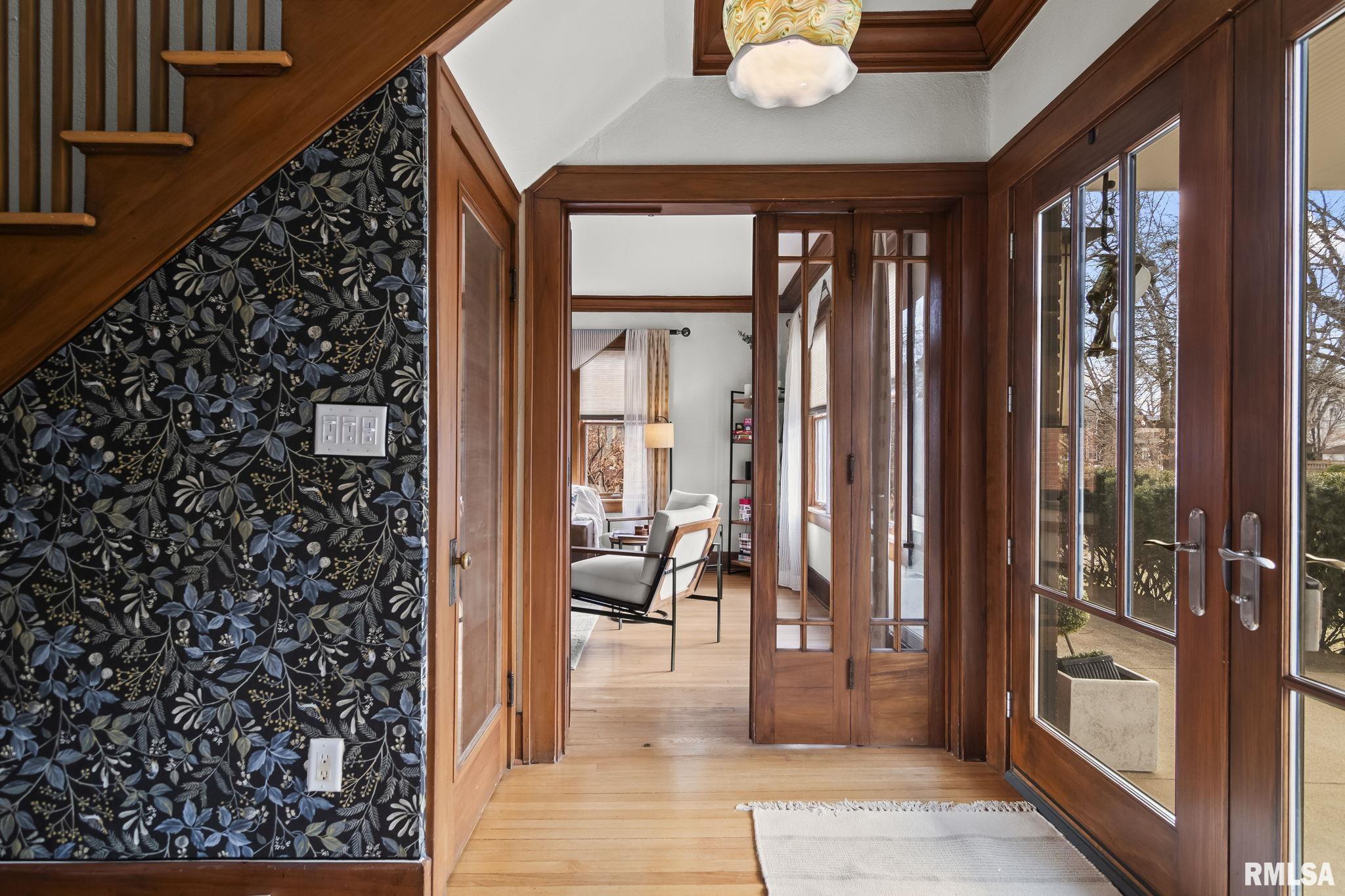 1037 WOODLAND Avenue