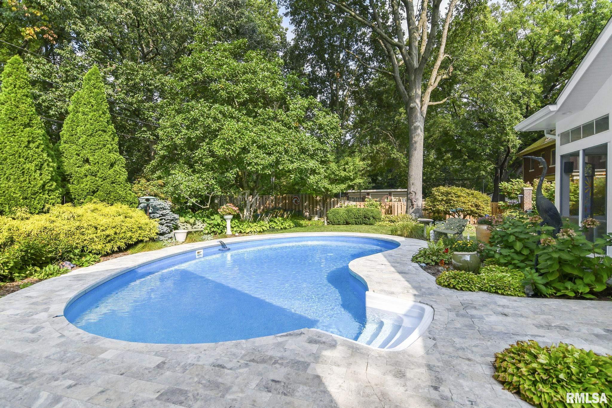 1037 WOODLAND Avenue