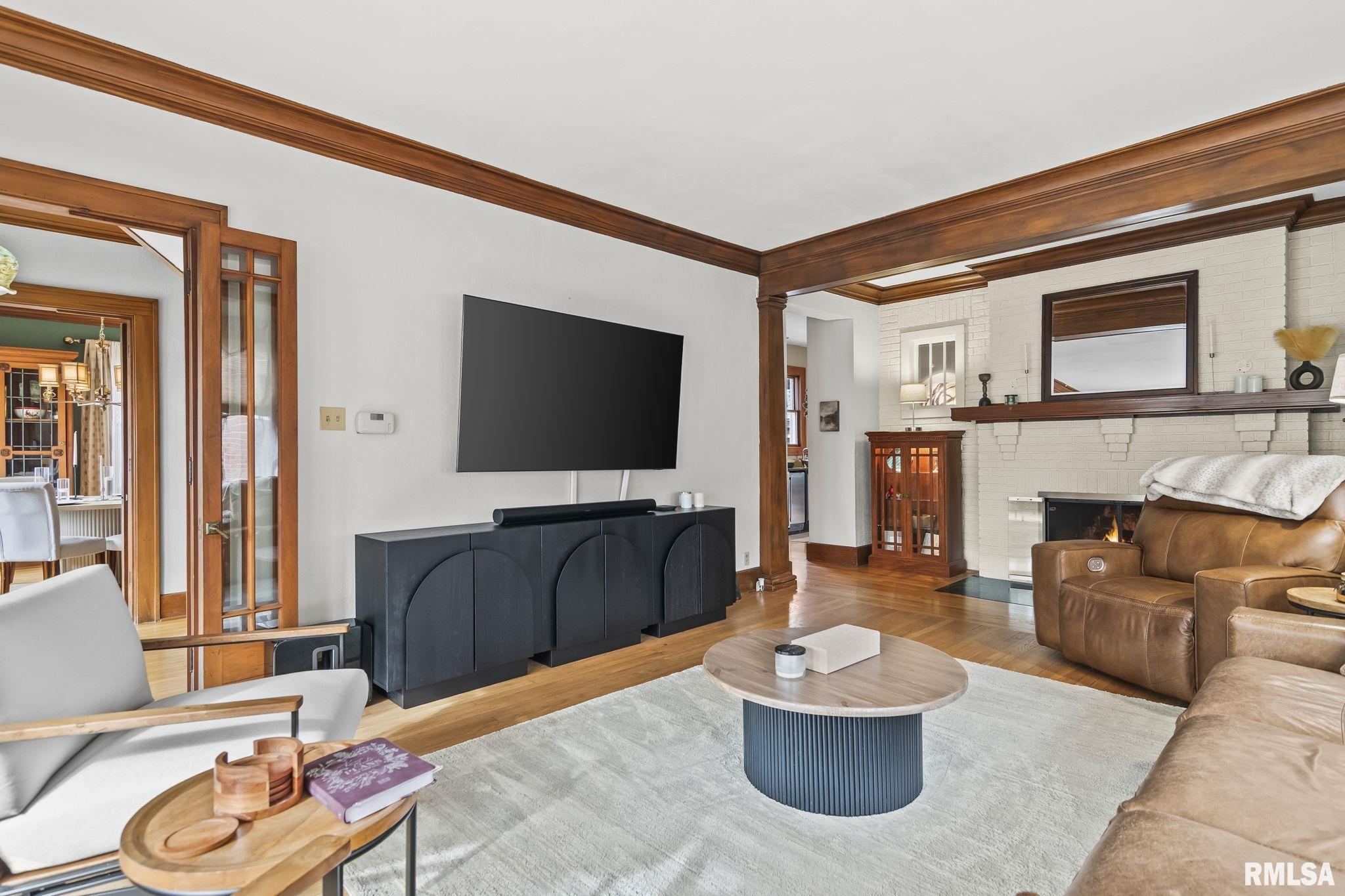 1037 WOODLAND Avenue