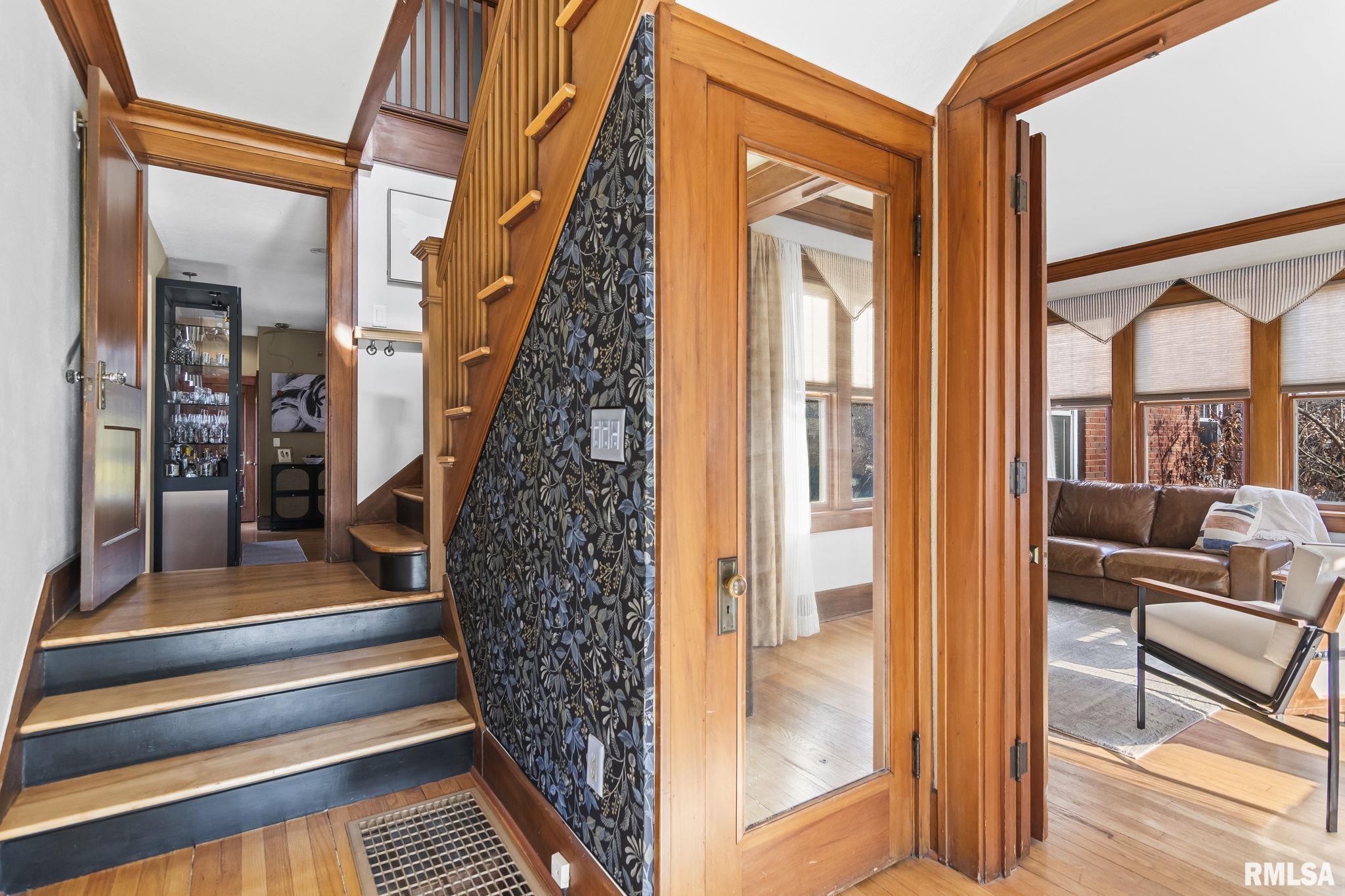 1037 WOODLAND Avenue