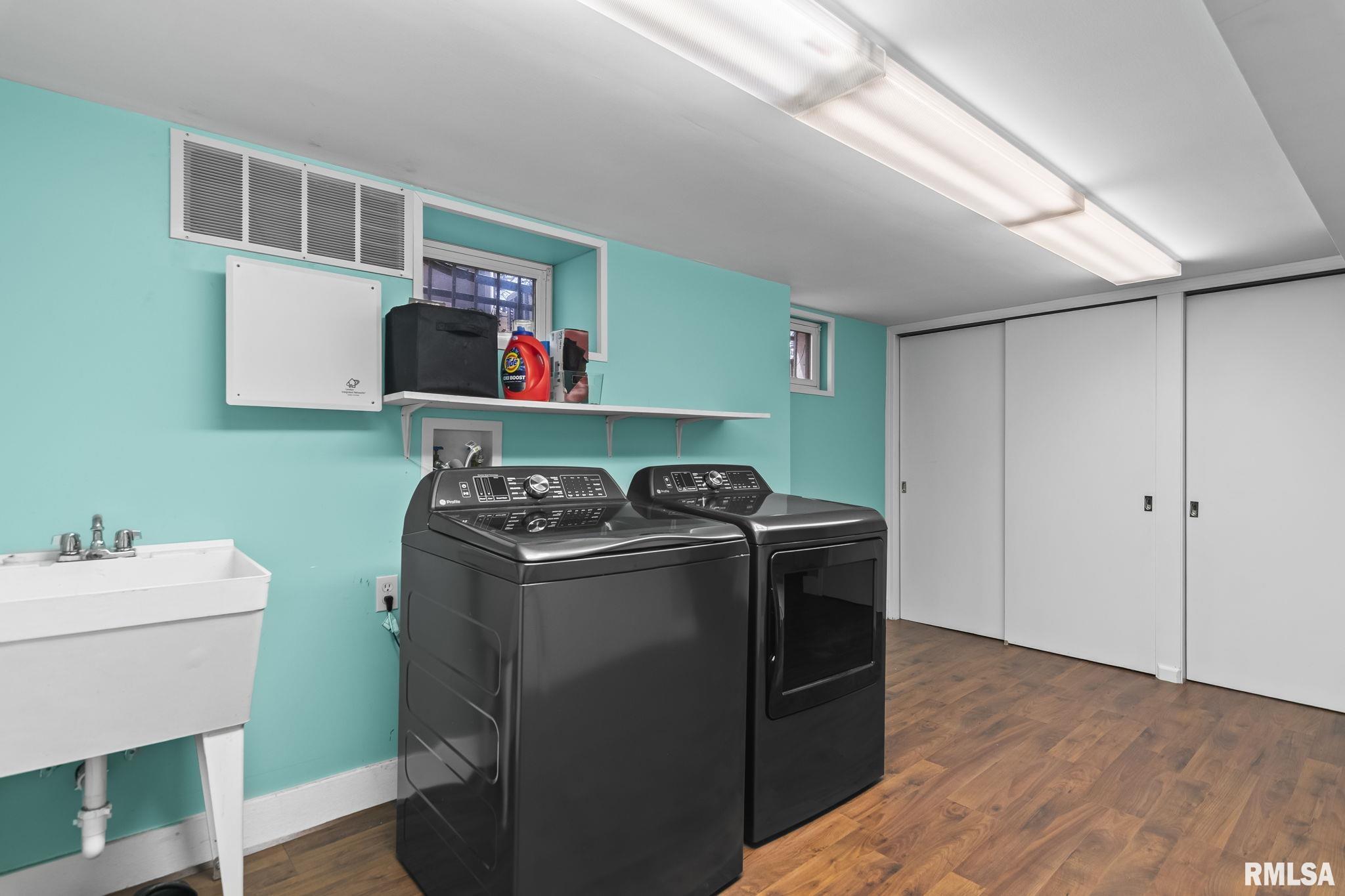 1037 WOODLAND Avenue