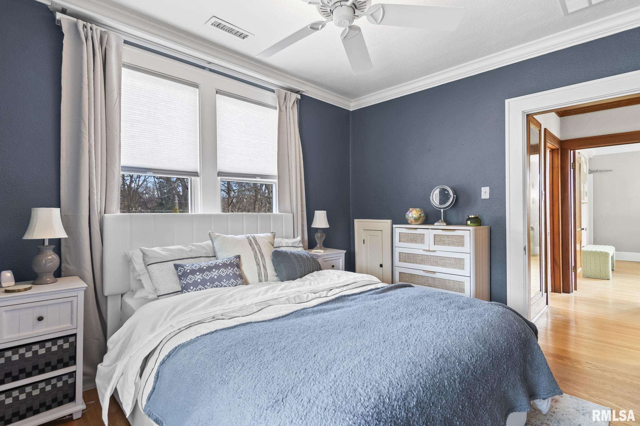 1037 WOODLAND Avenue