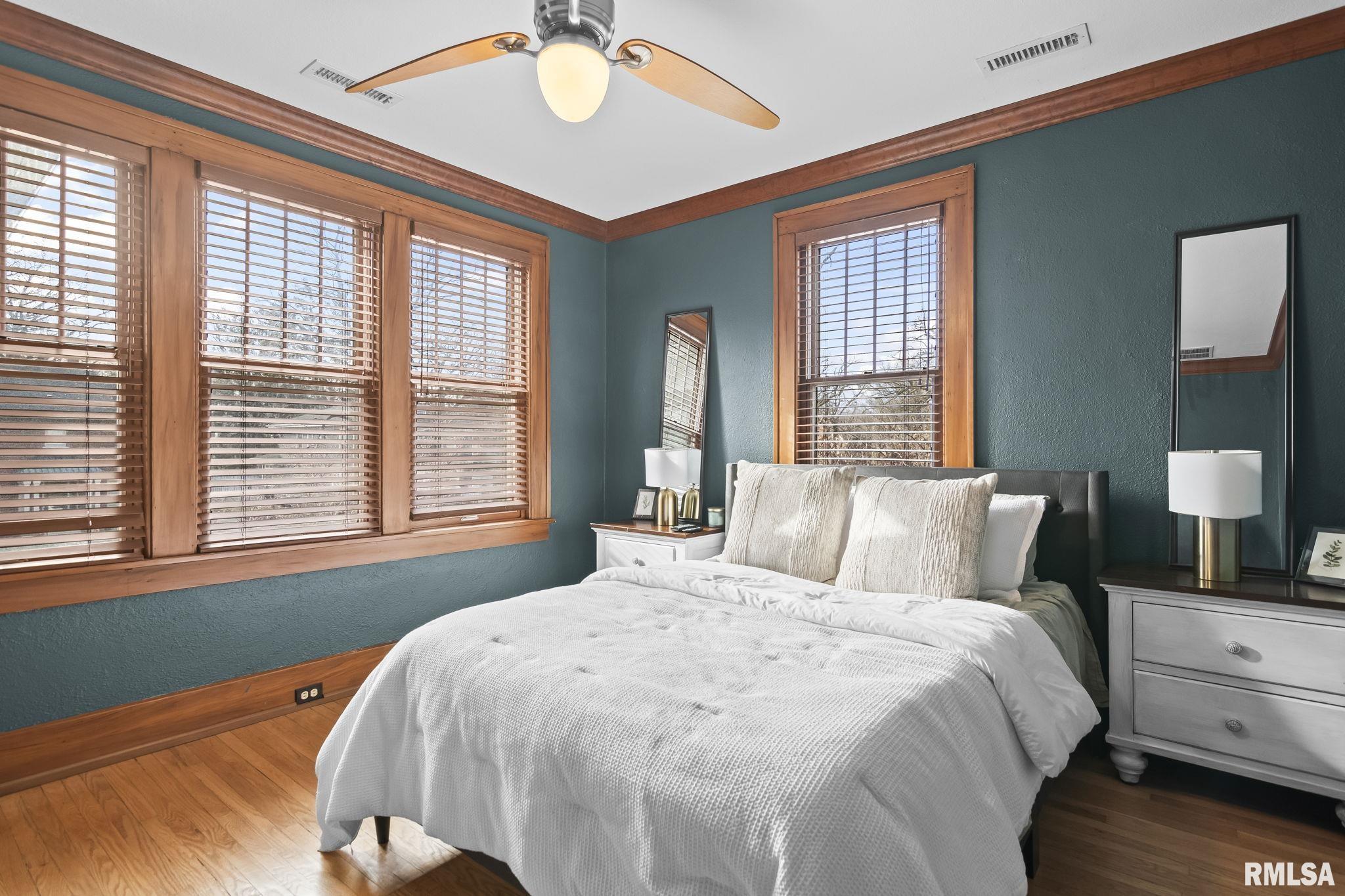 1037 WOODLAND Avenue