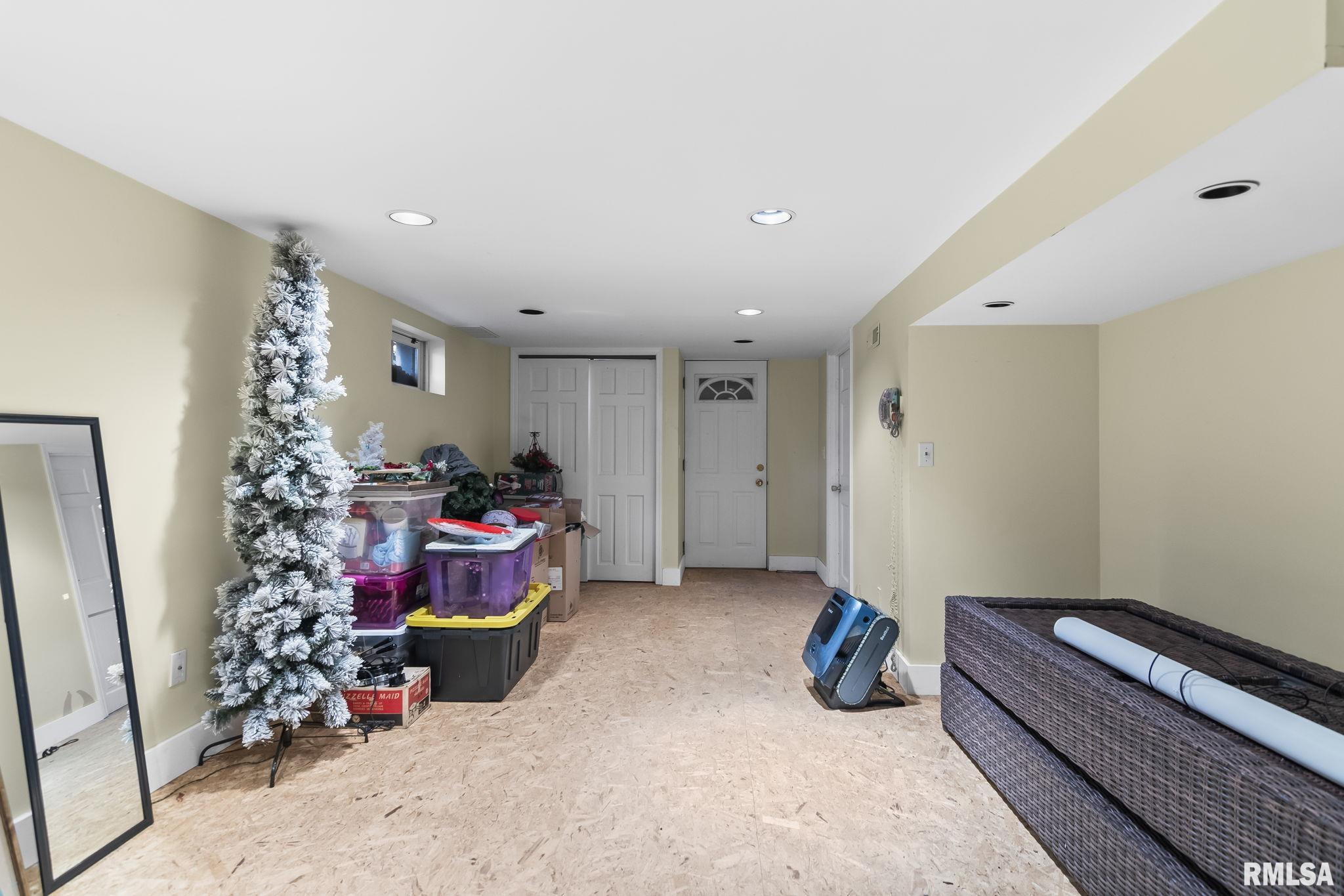 1037 WOODLAND Avenue