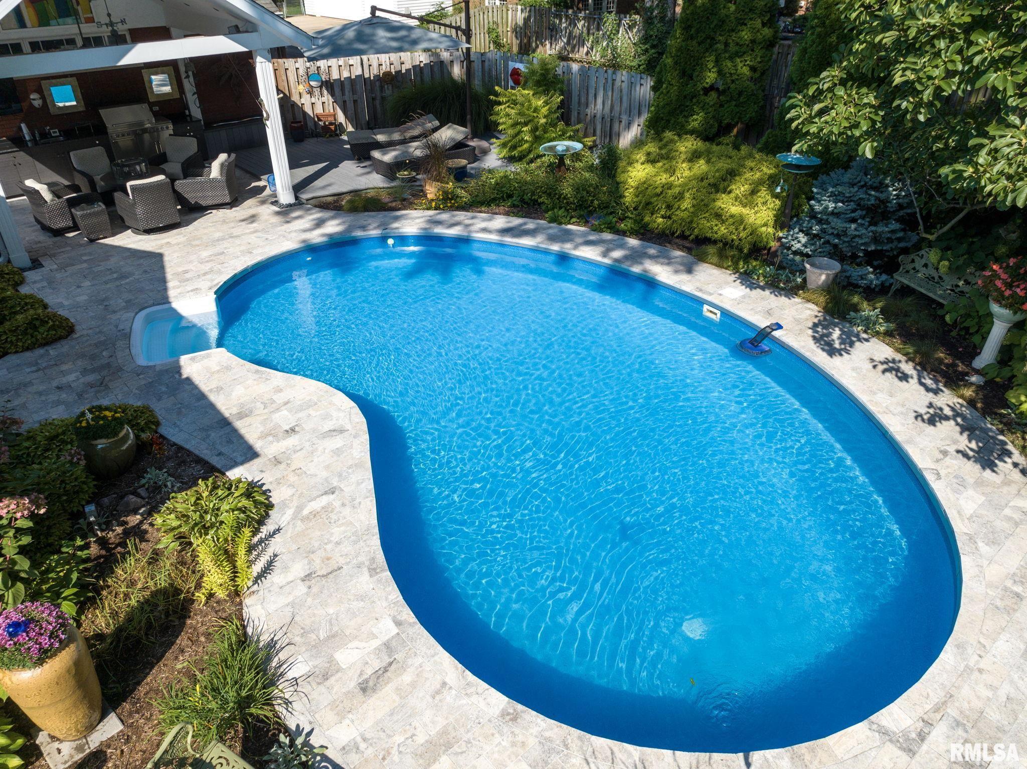 1037 WOODLAND Avenue