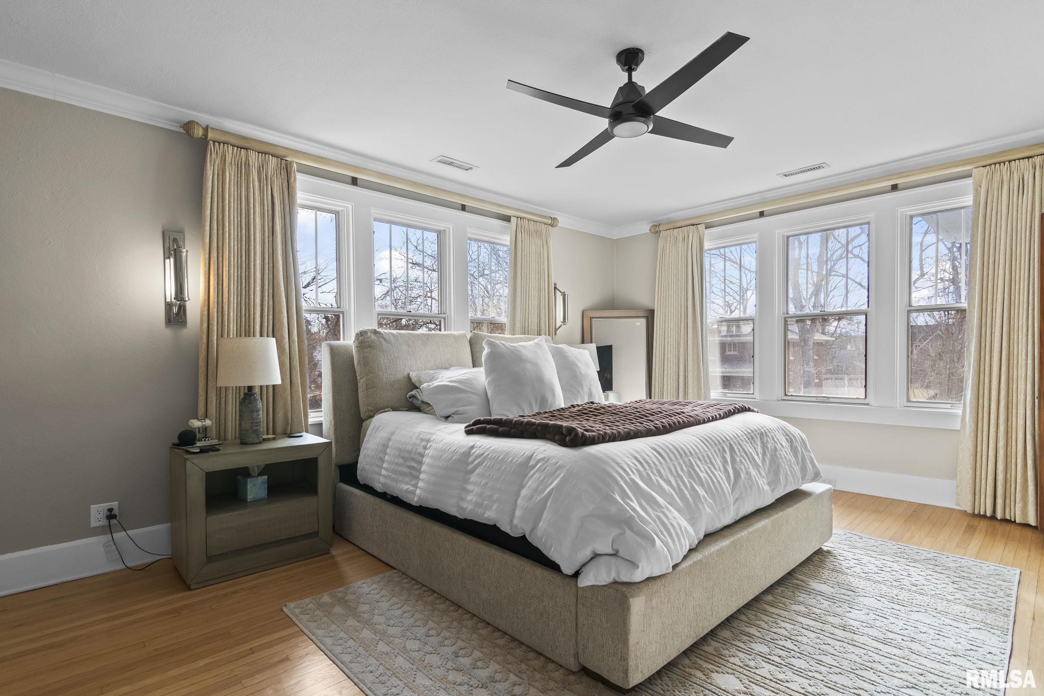 1037 WOODLAND Avenue