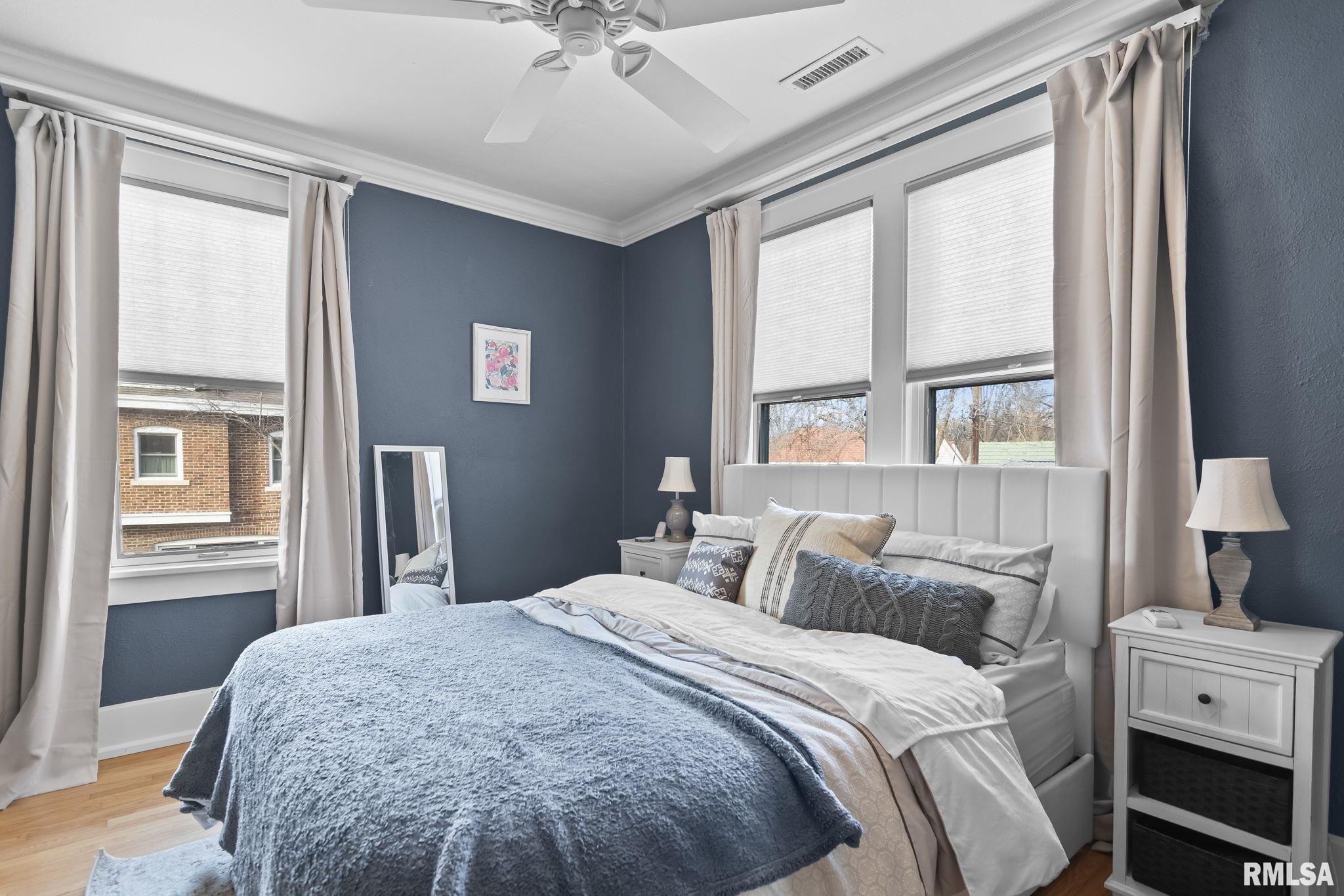 1037 WOODLAND Avenue