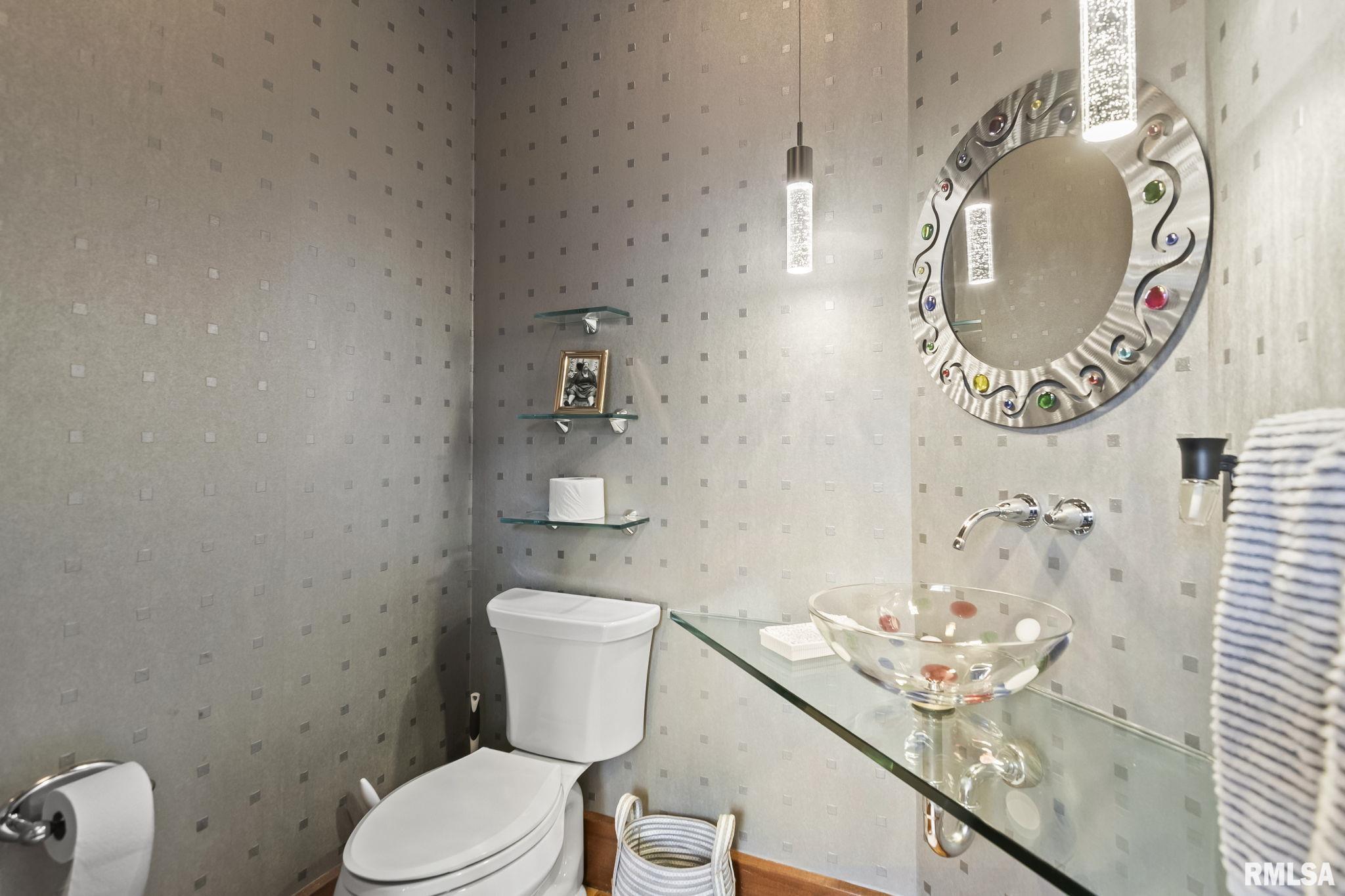 1037 WOODLAND Avenue