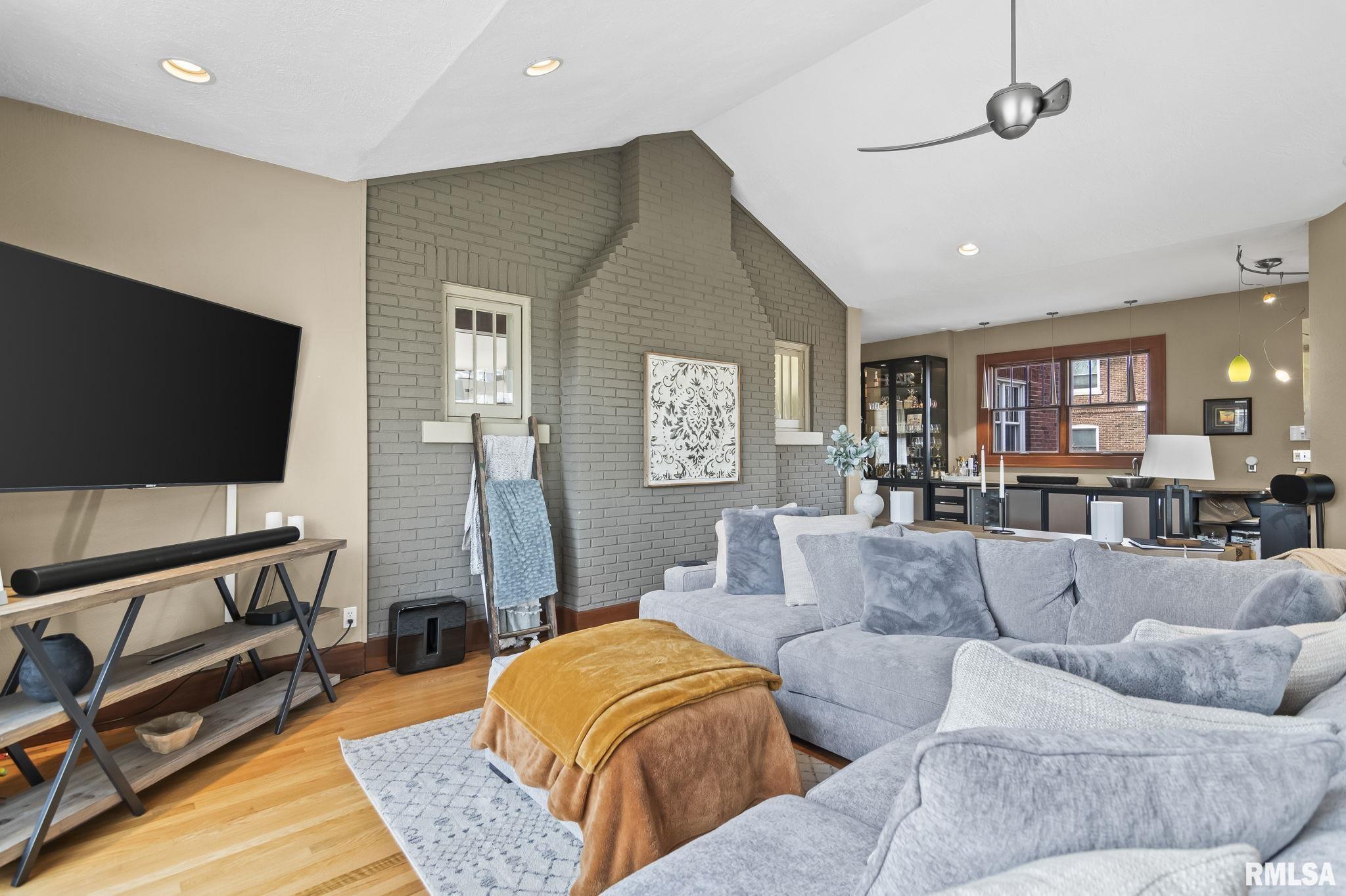 1037 WOODLAND Avenue