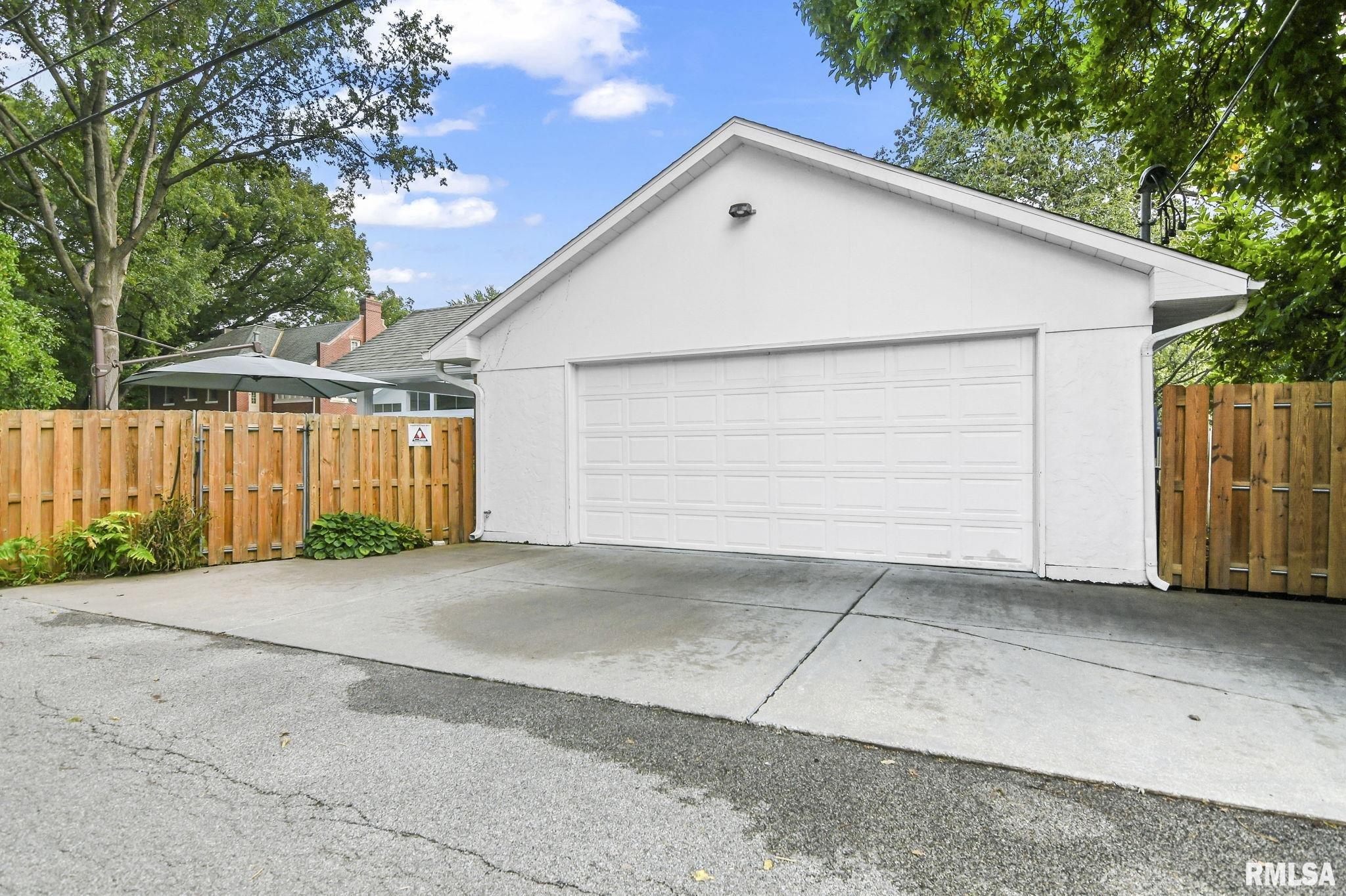 1037 WOODLAND Avenue