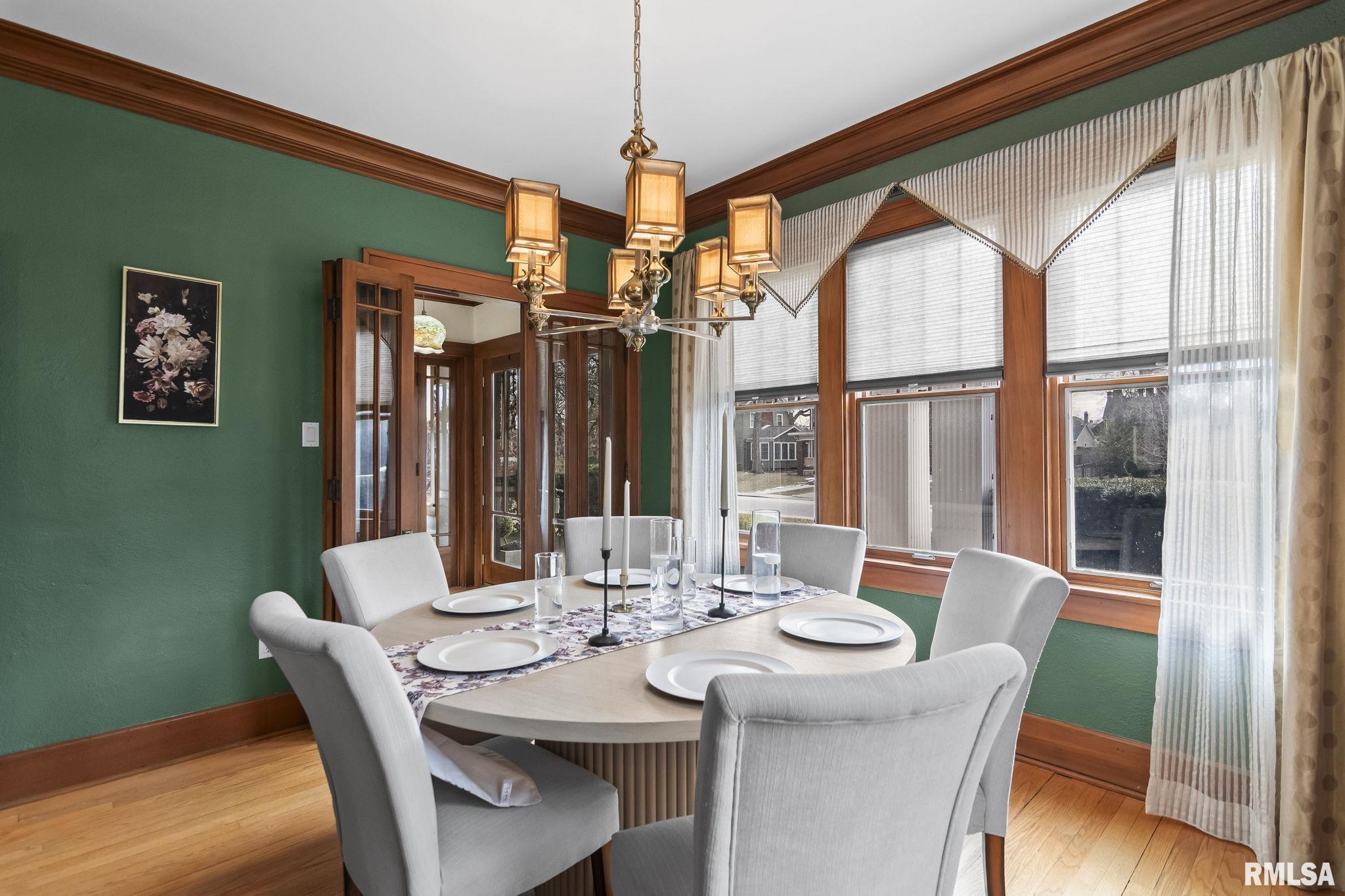 1037 WOODLAND Avenue