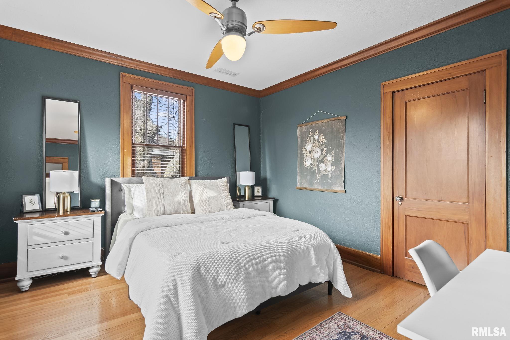 1037 WOODLAND Avenue