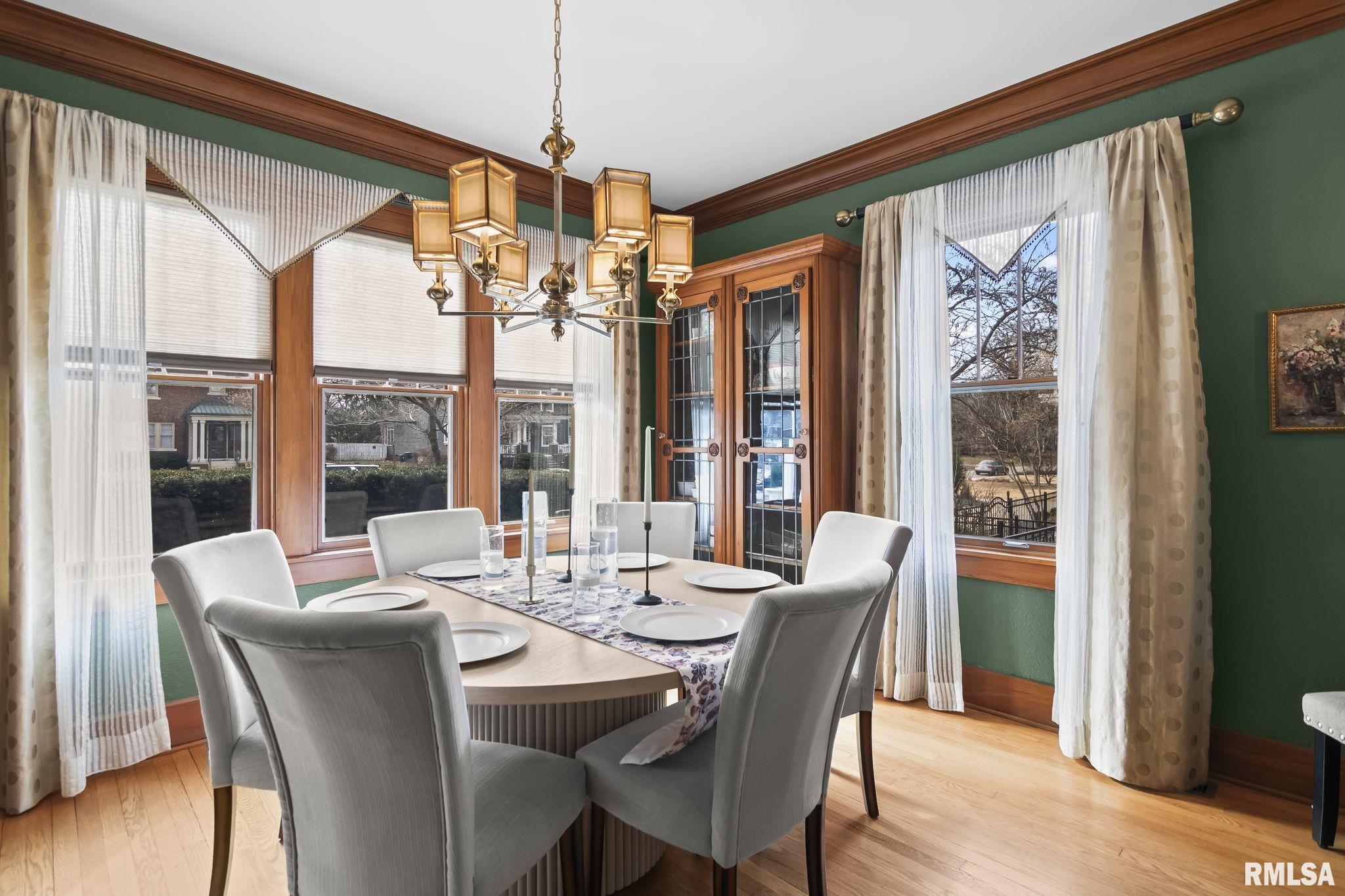 1037 WOODLAND Avenue