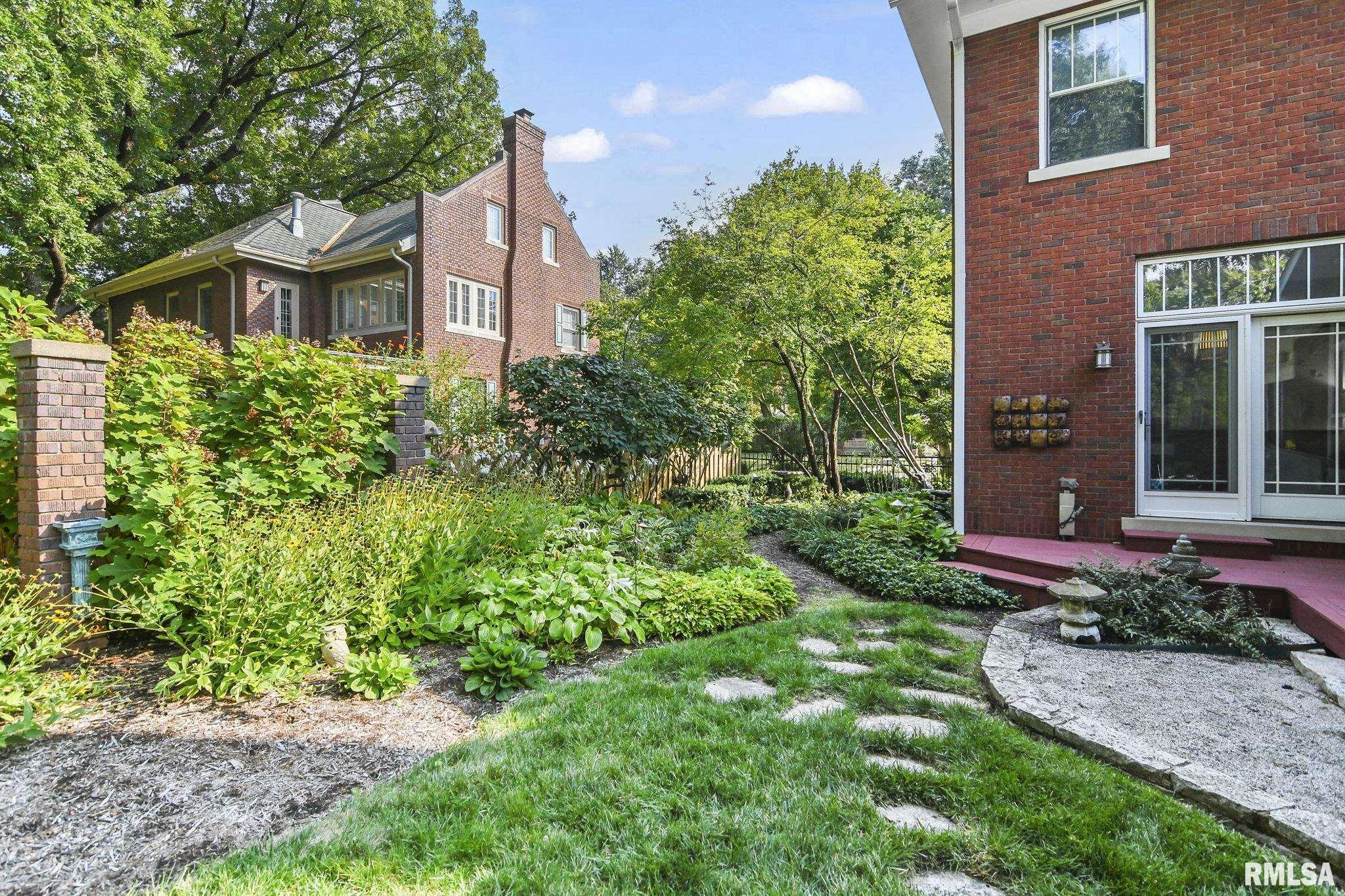 1037 WOODLAND Avenue