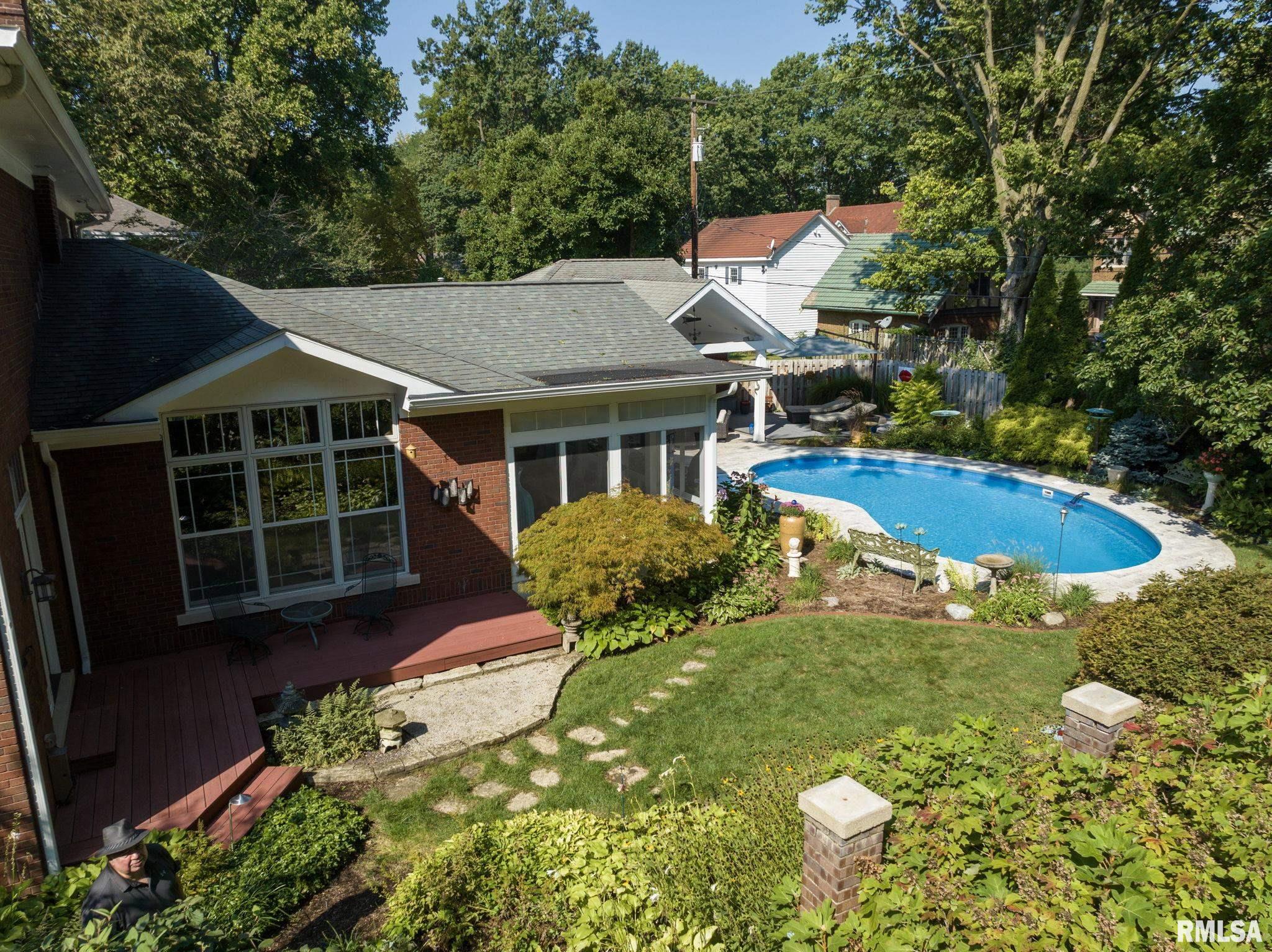 1037 WOODLAND Avenue