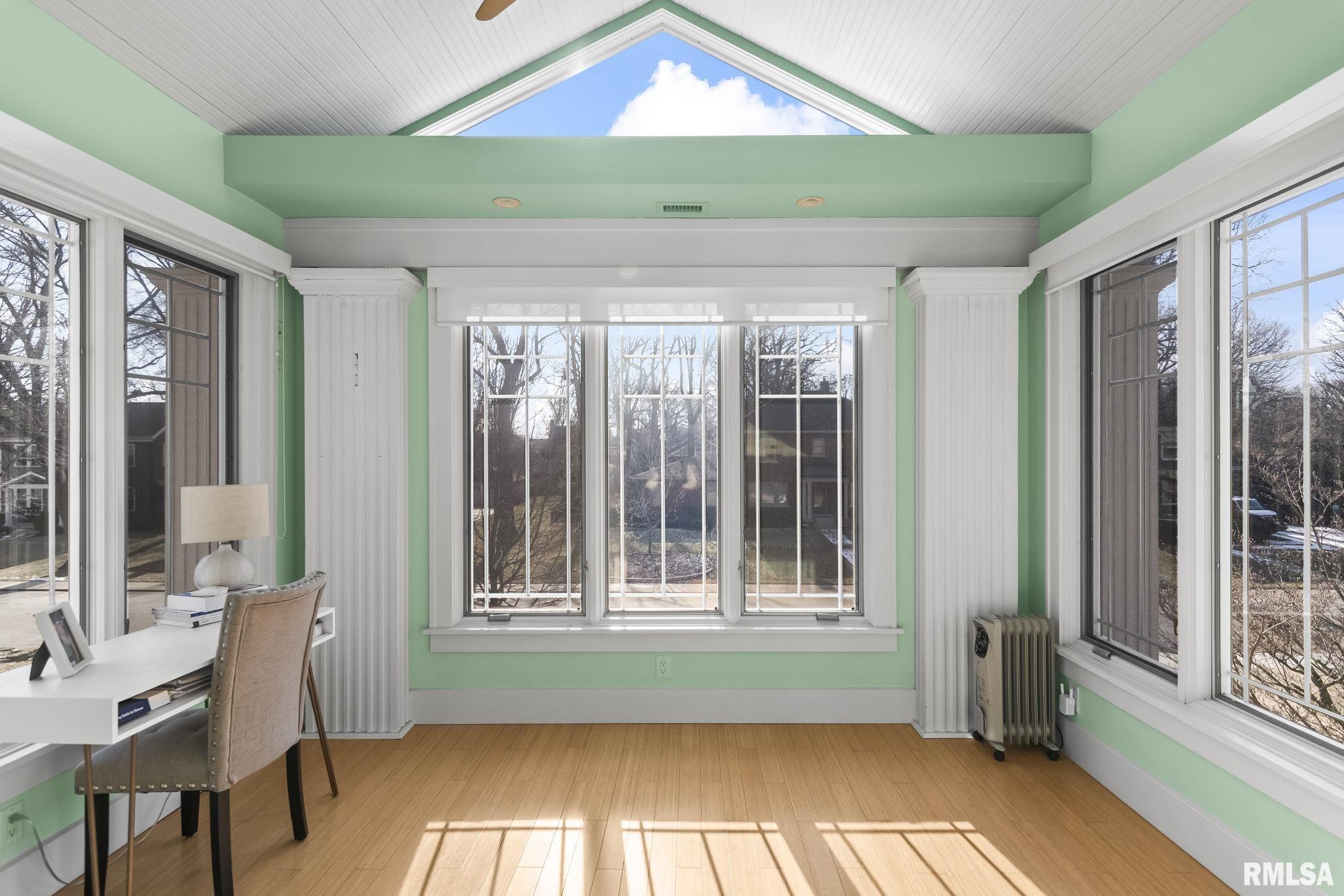 1037 WOODLAND Avenue