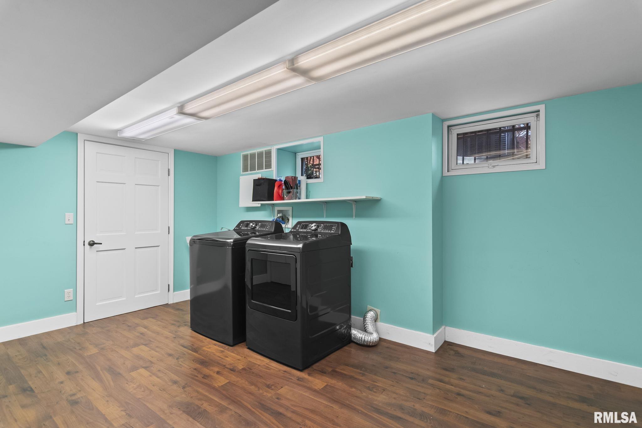 1037 WOODLAND Avenue