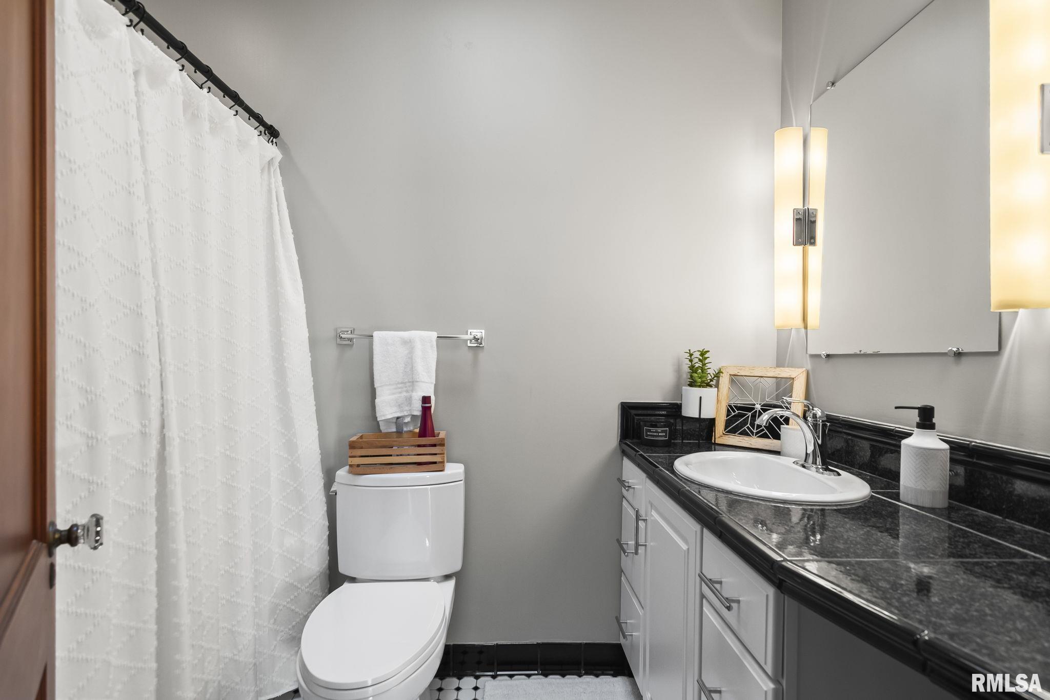 1037 WOODLAND Avenue