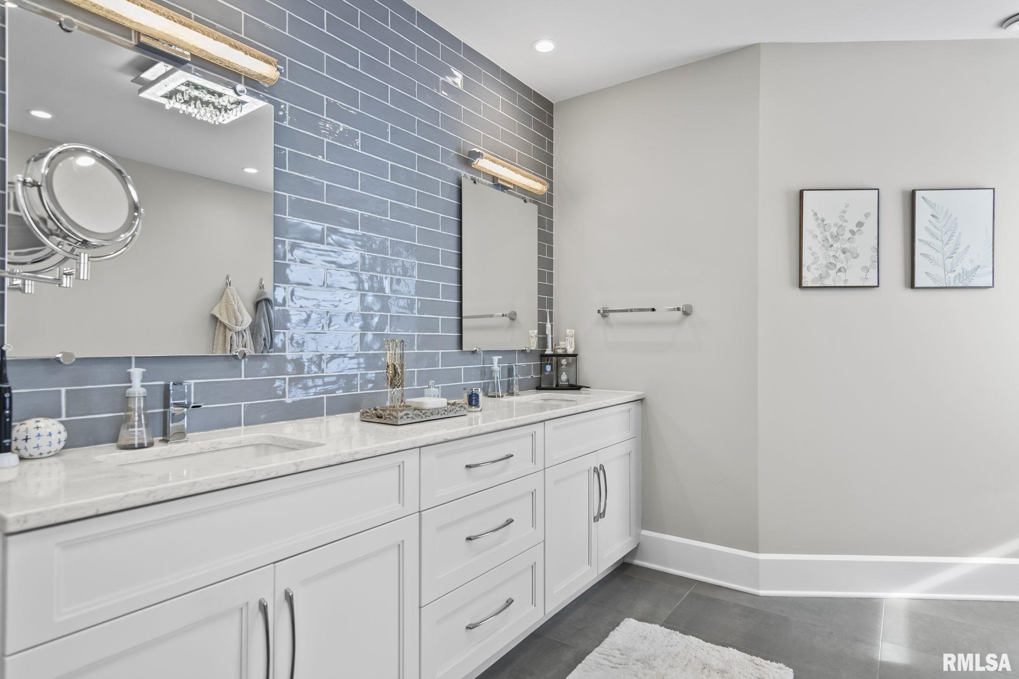 1037 WOODLAND Avenue