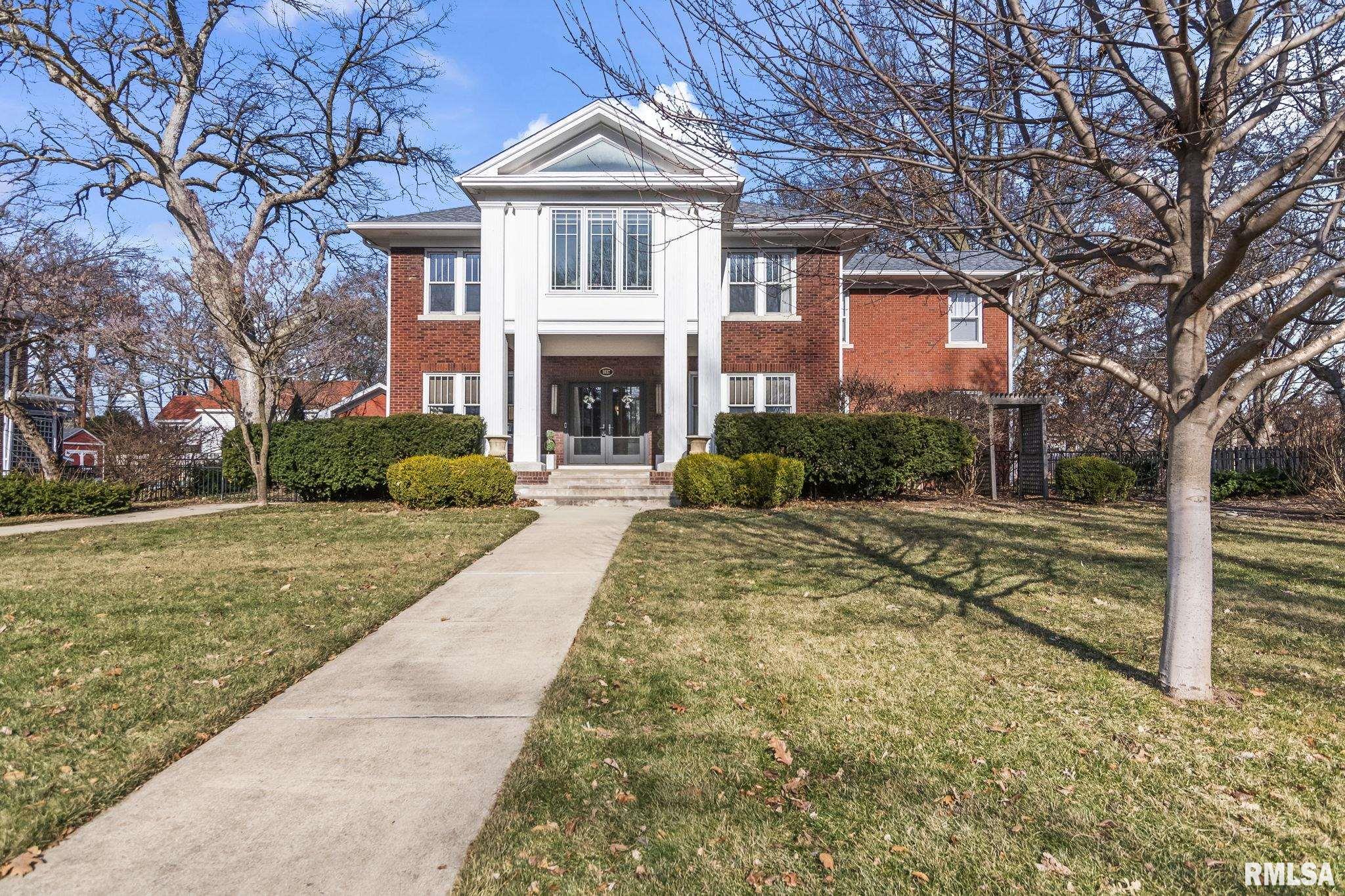 1037 WOODLAND Avenue