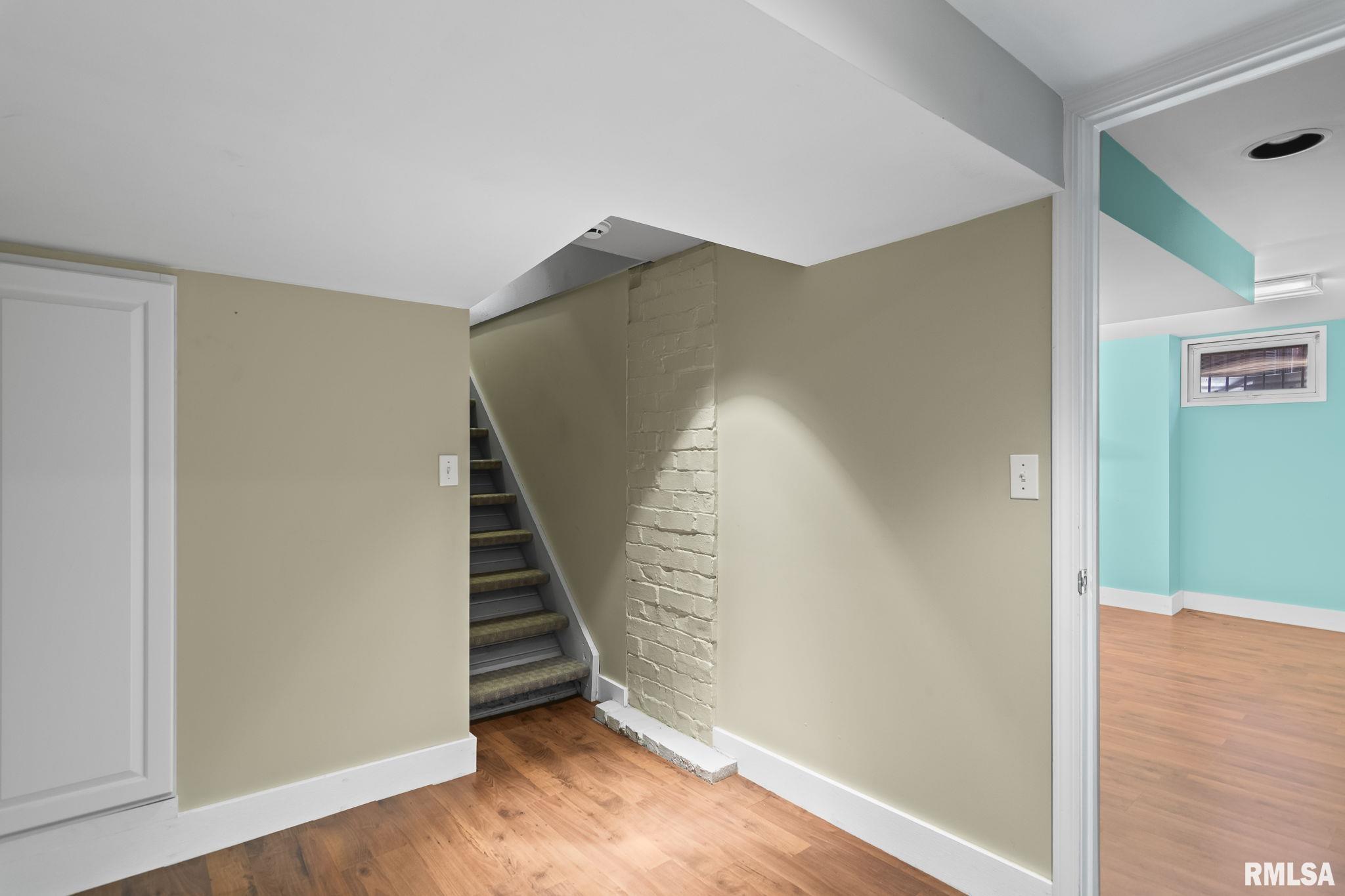 1037 WOODLAND Avenue