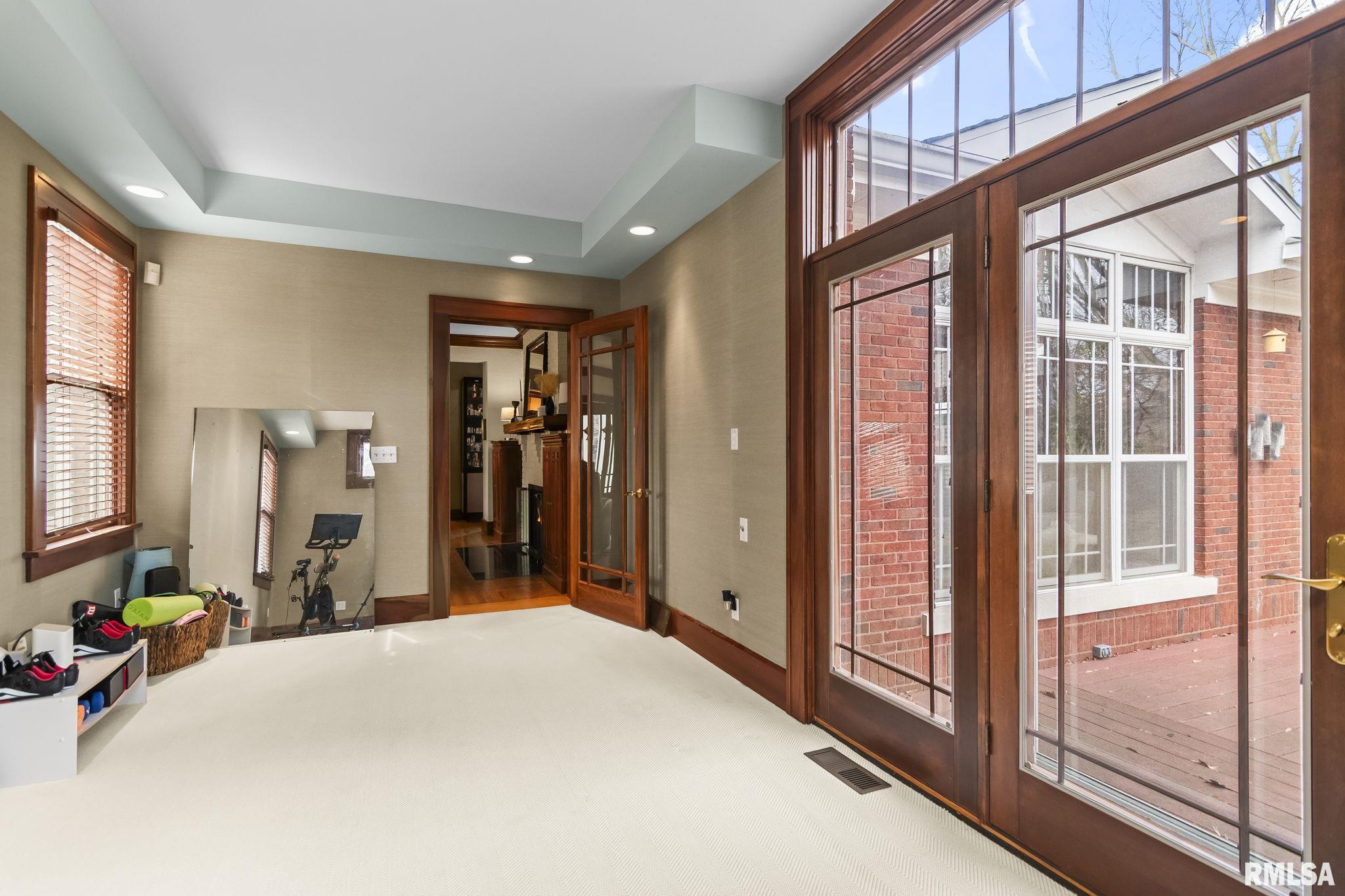 1037 WOODLAND Avenue