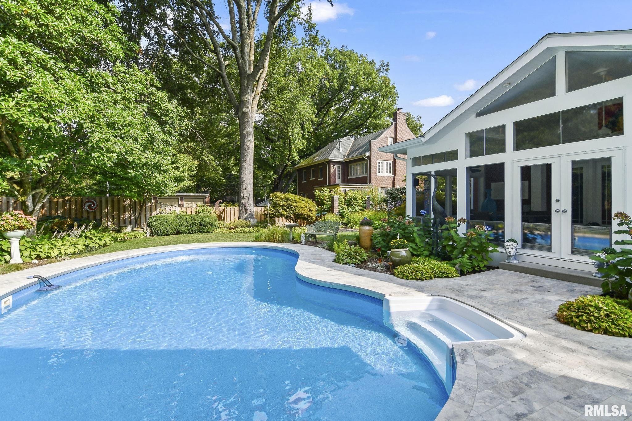 1037 WOODLAND Avenue