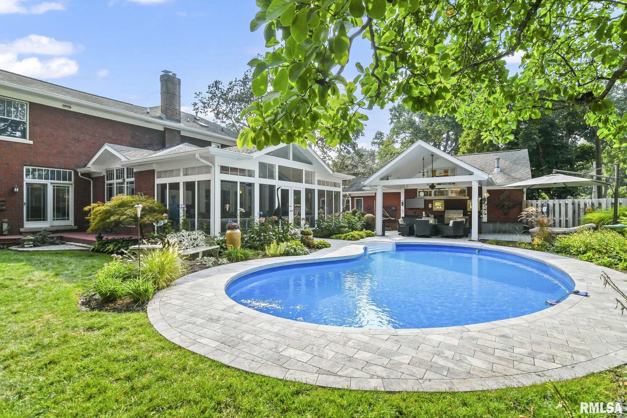 1037 WOODLAND Avenue