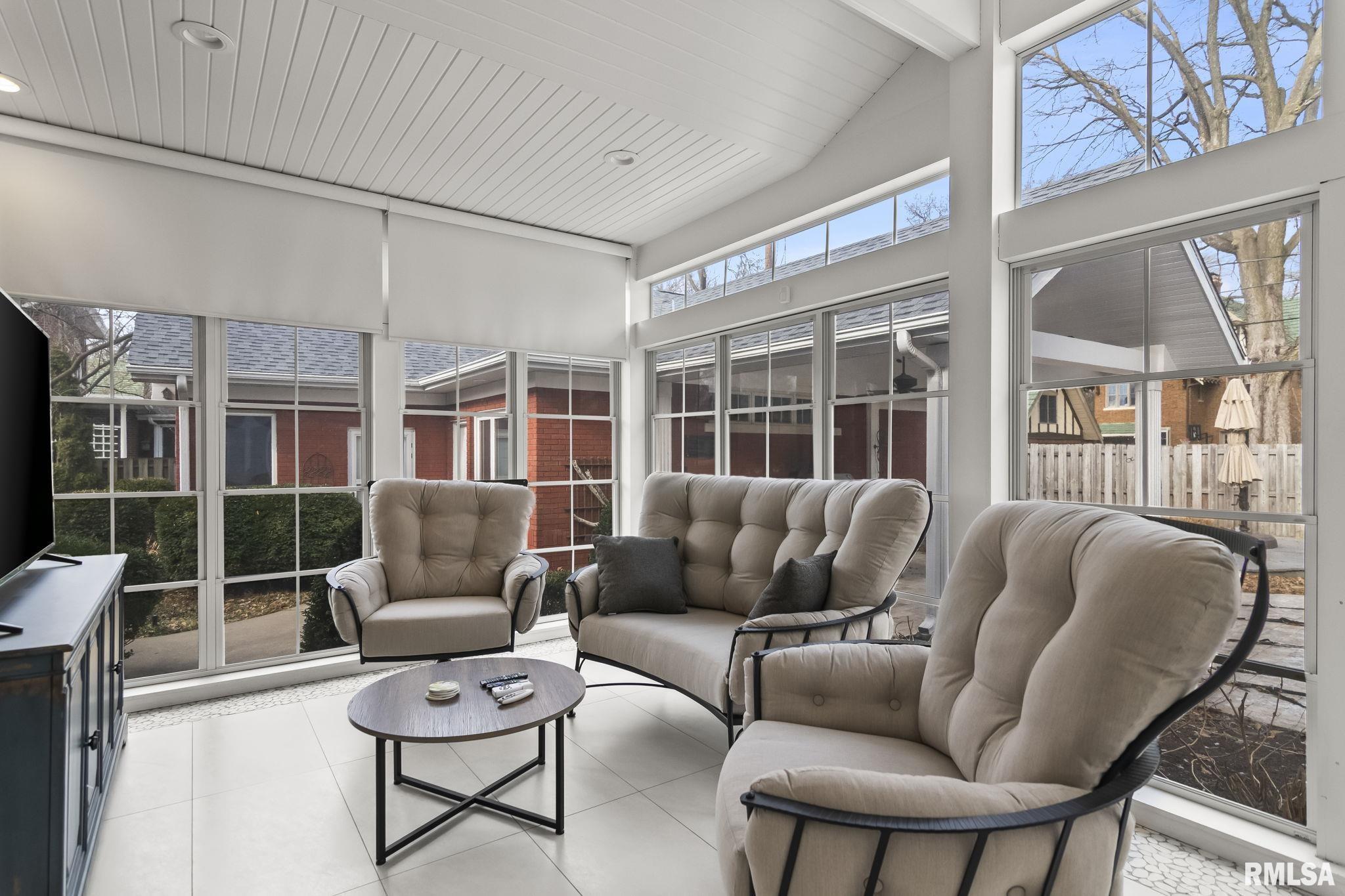 1037 WOODLAND Avenue