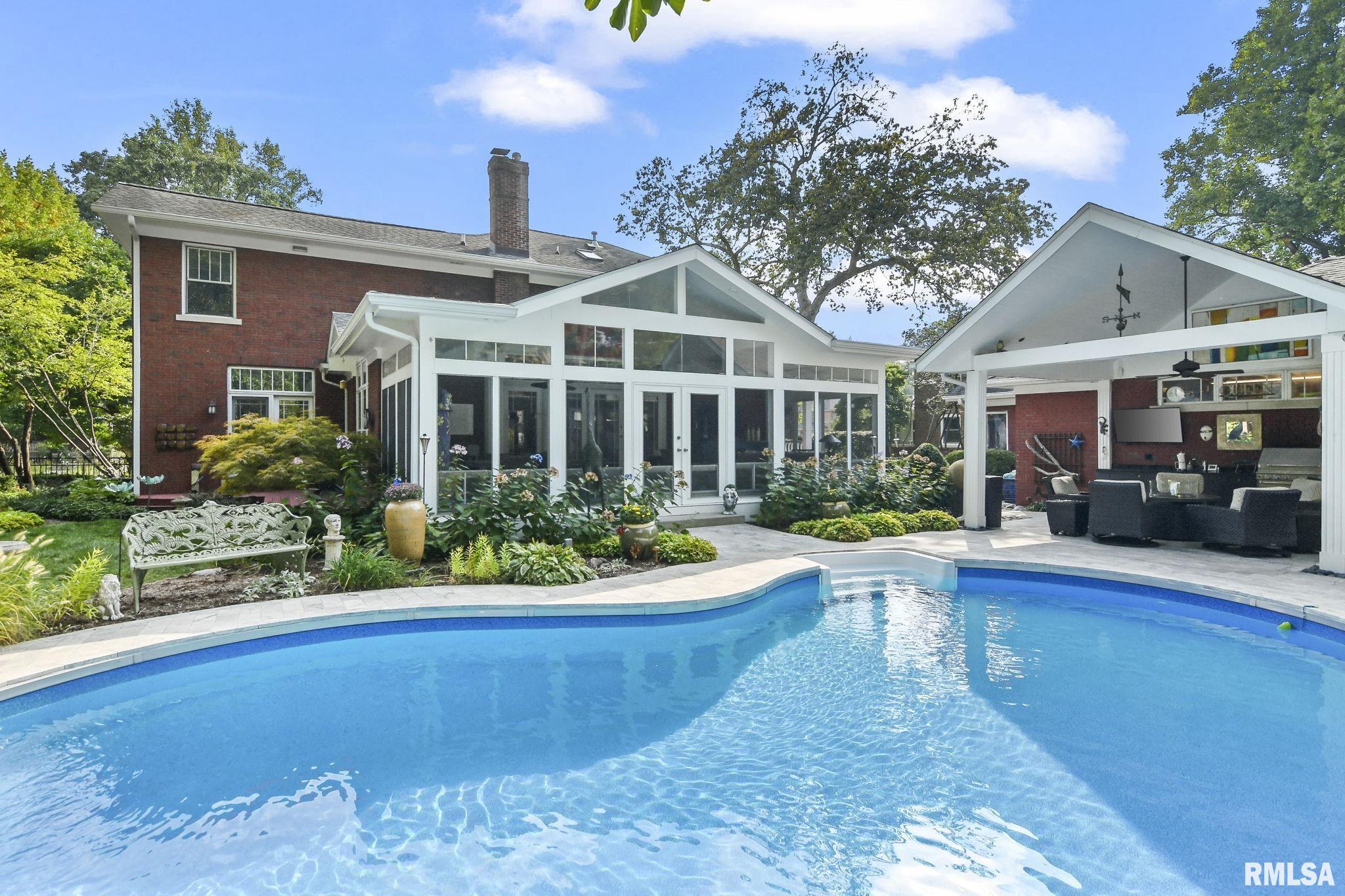 1037 WOODLAND Avenue