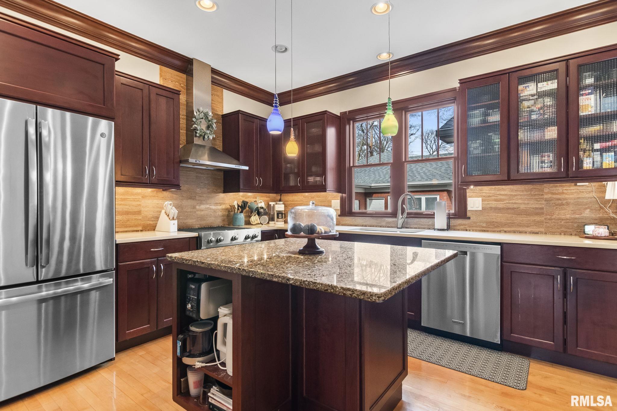 1037 WOODLAND Avenue