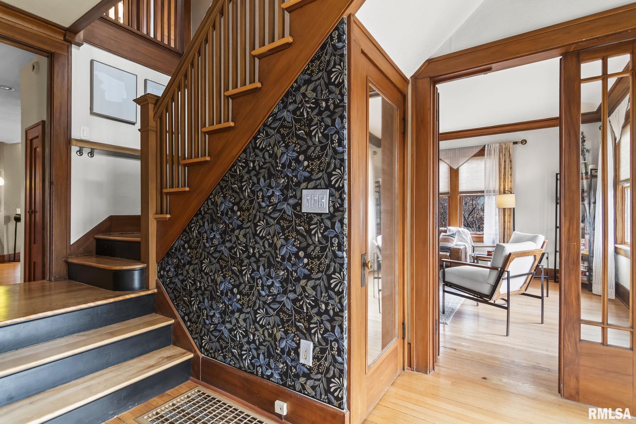 1037 WOODLAND Avenue