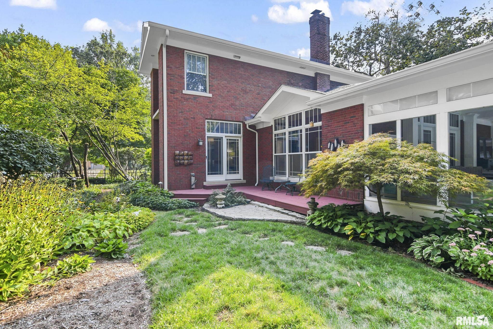 1037 WOODLAND Avenue