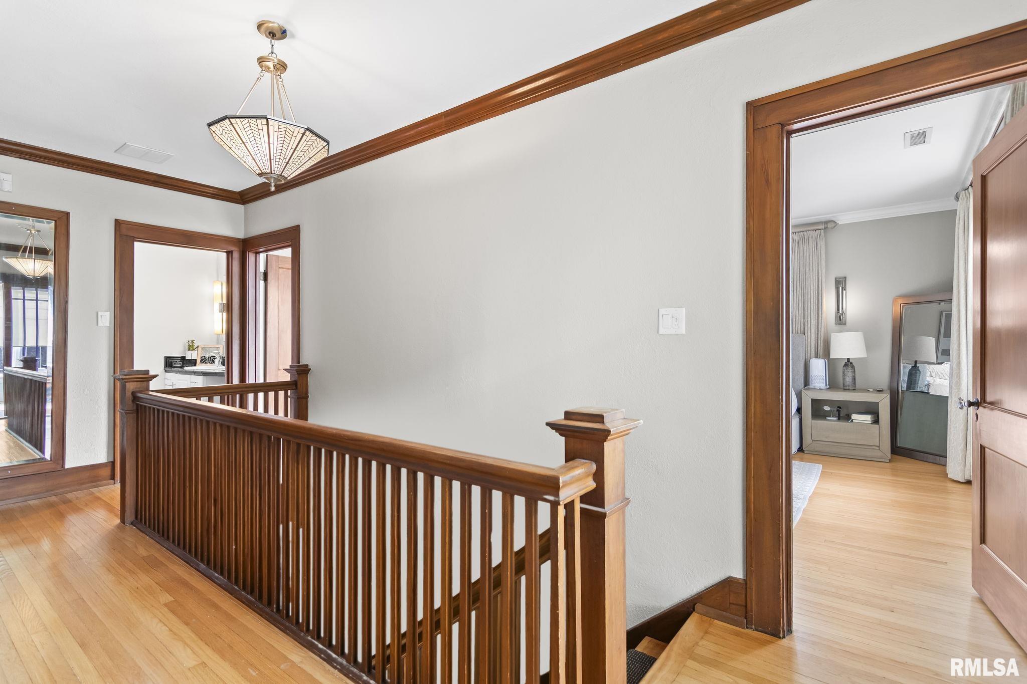 1037 WOODLAND Avenue