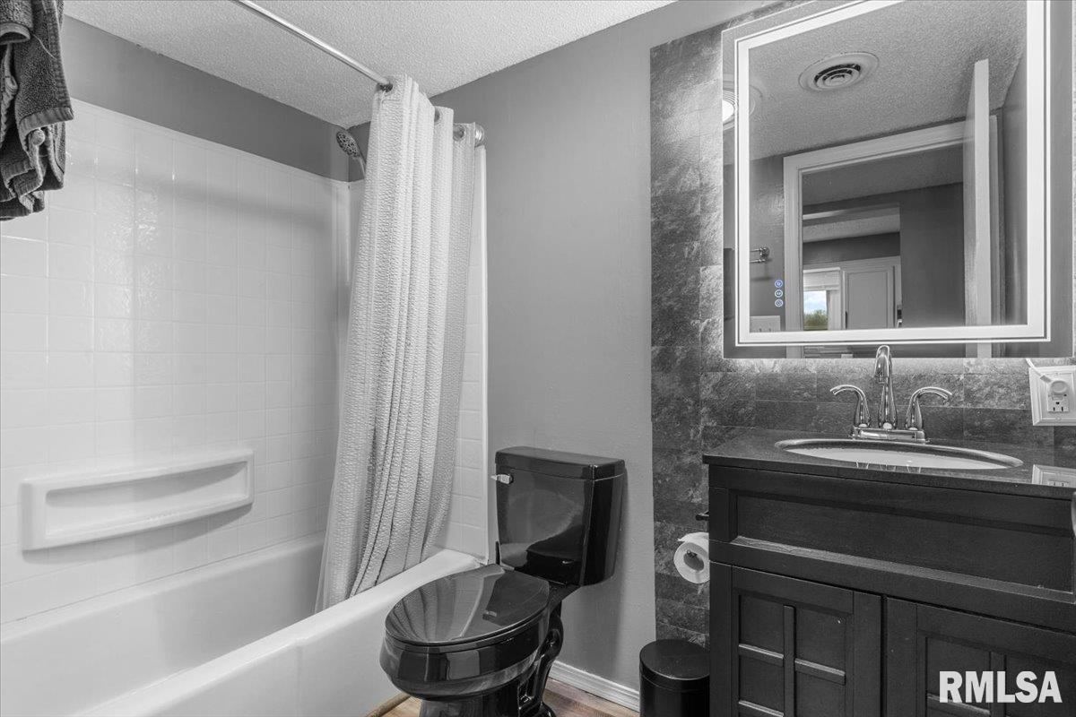 1914 Jeanette Lane Unit: 6