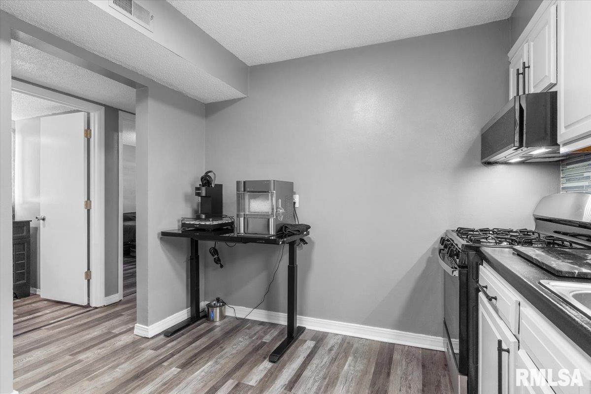 1914 Jeanette Lane Unit: 6
