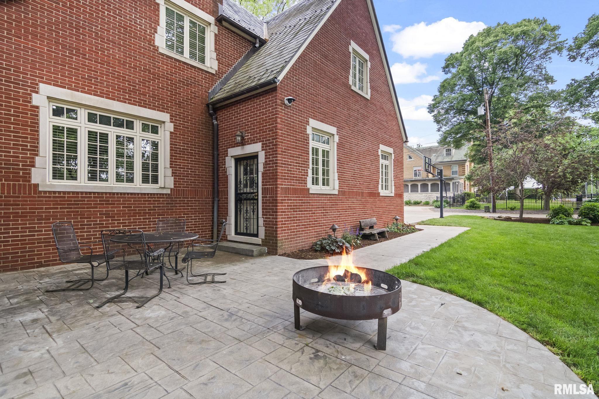 1050 WILLIAMS Boulevard