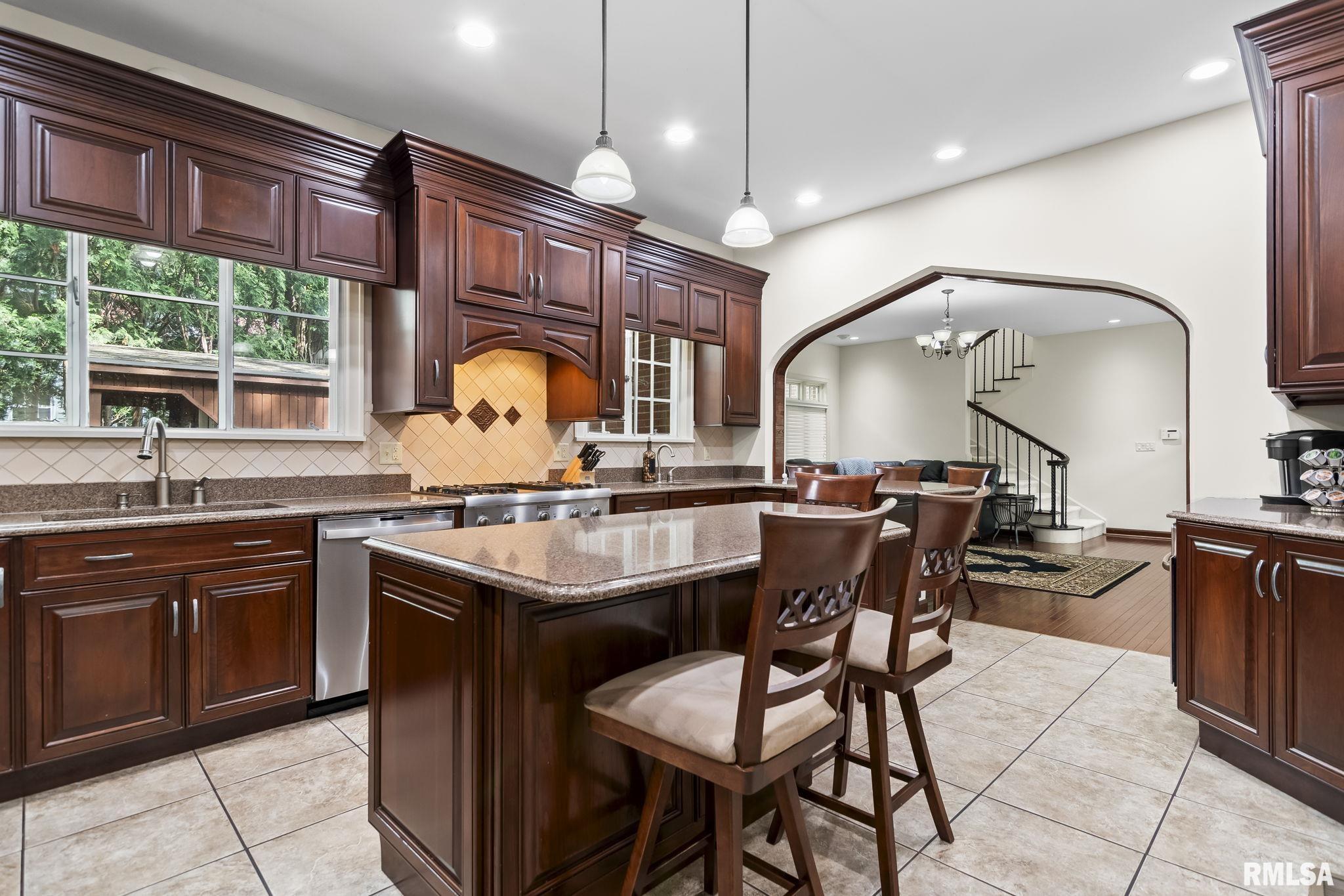 1050 WILLIAMS Boulevard