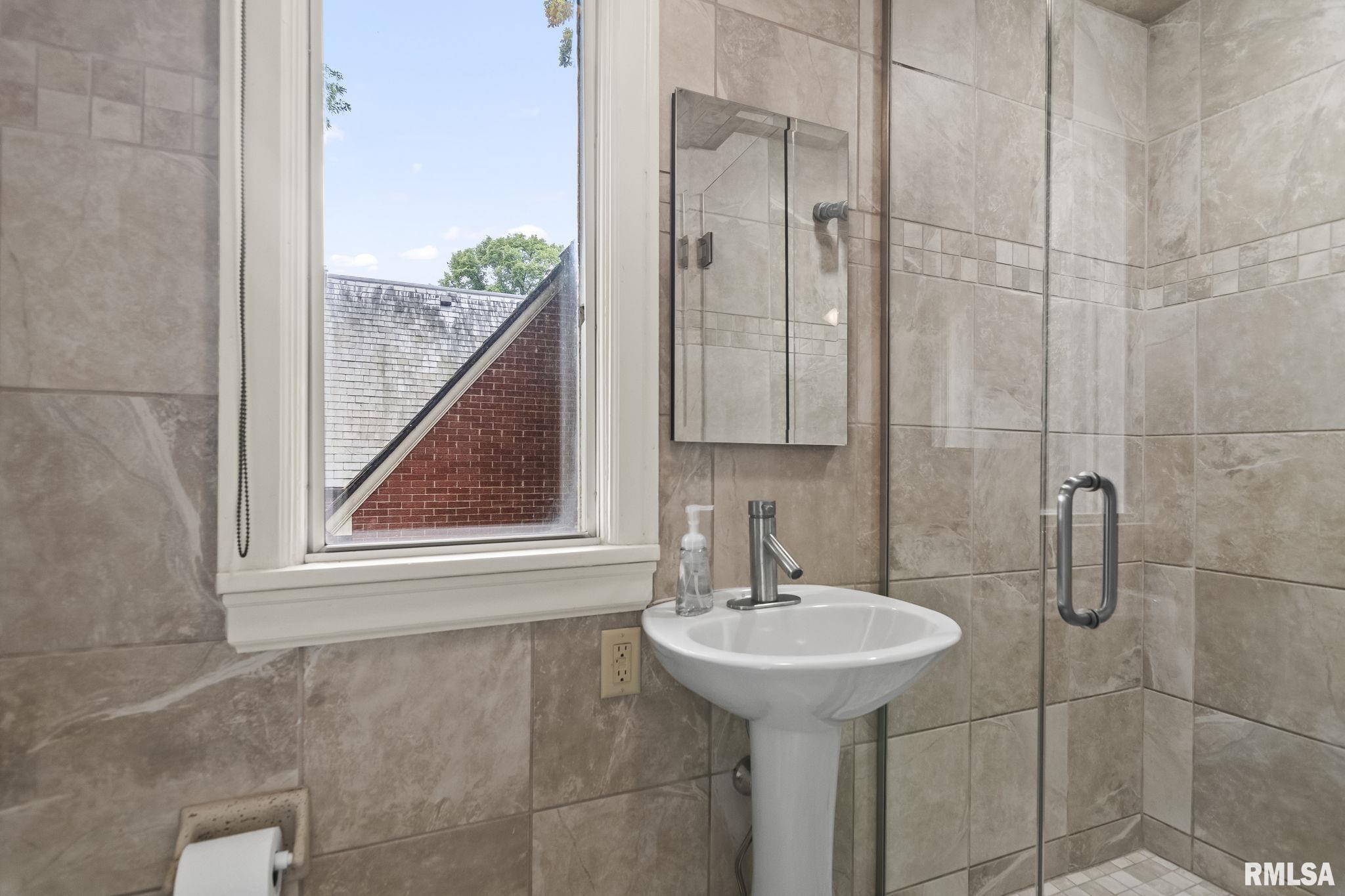 1050 WILLIAMS Boulevard