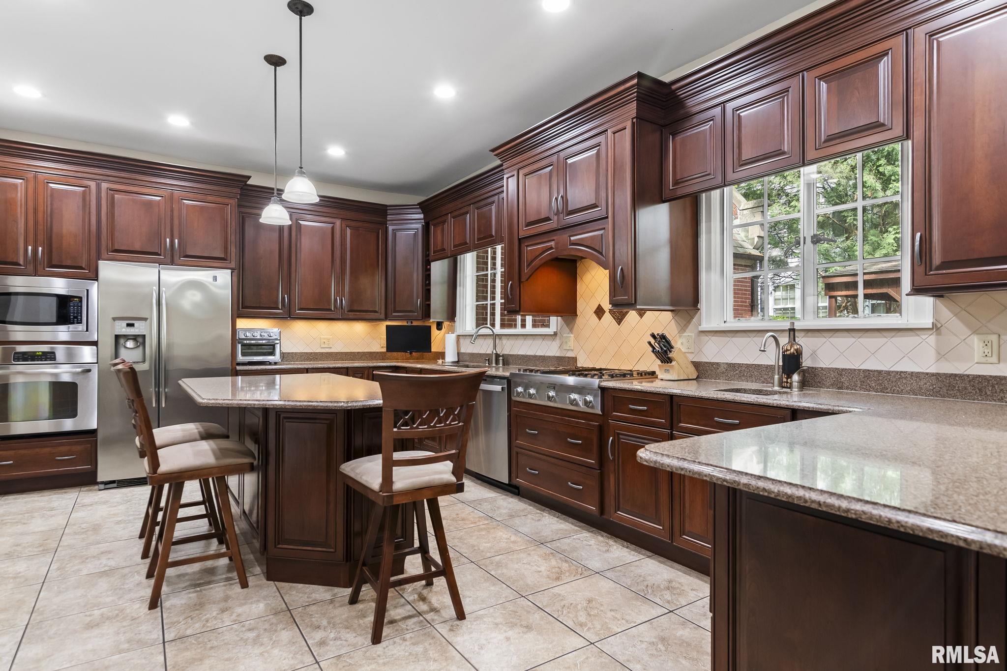 1050 WILLIAMS Boulevard