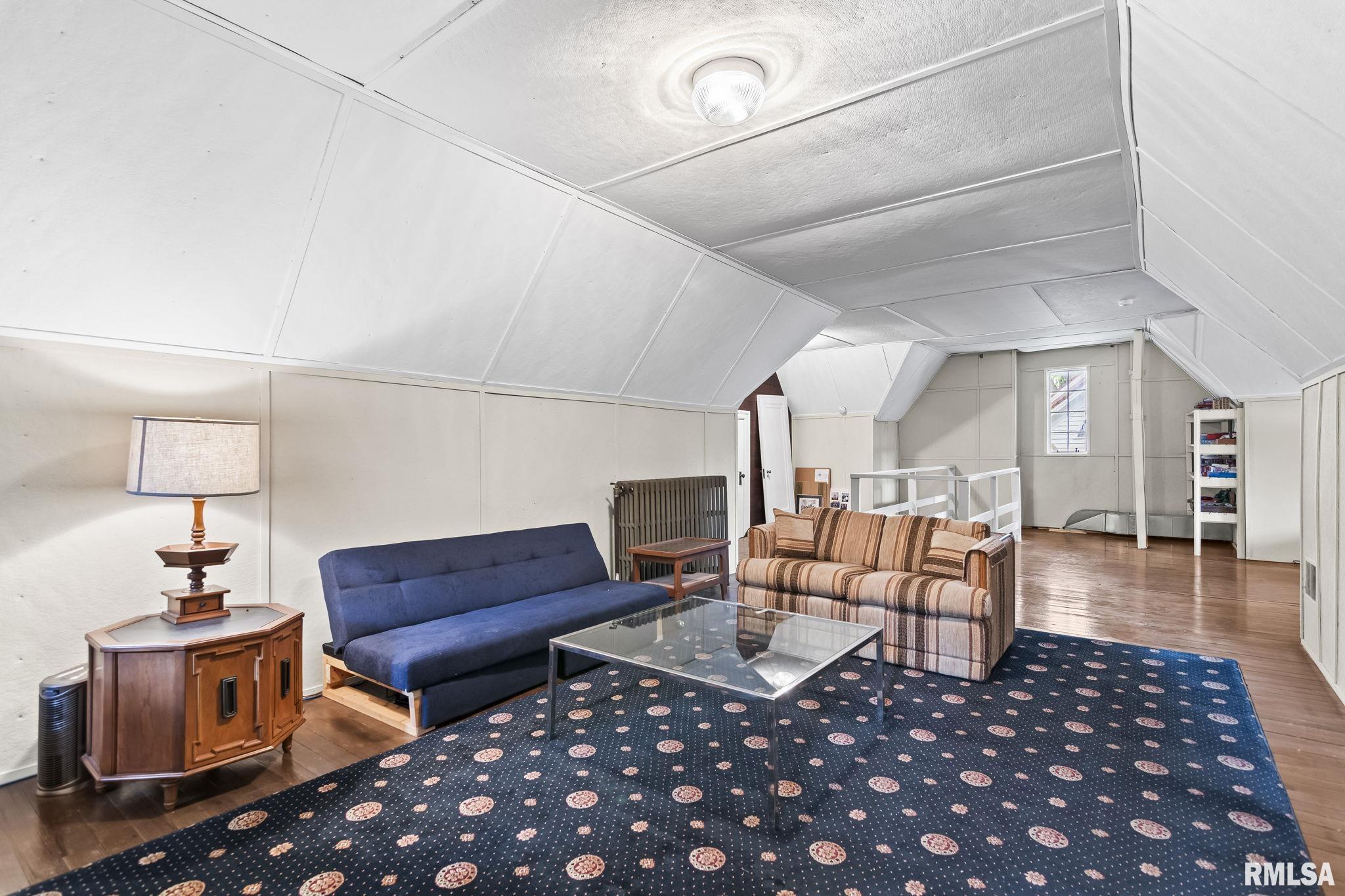 1050 WILLIAMS Boulevard