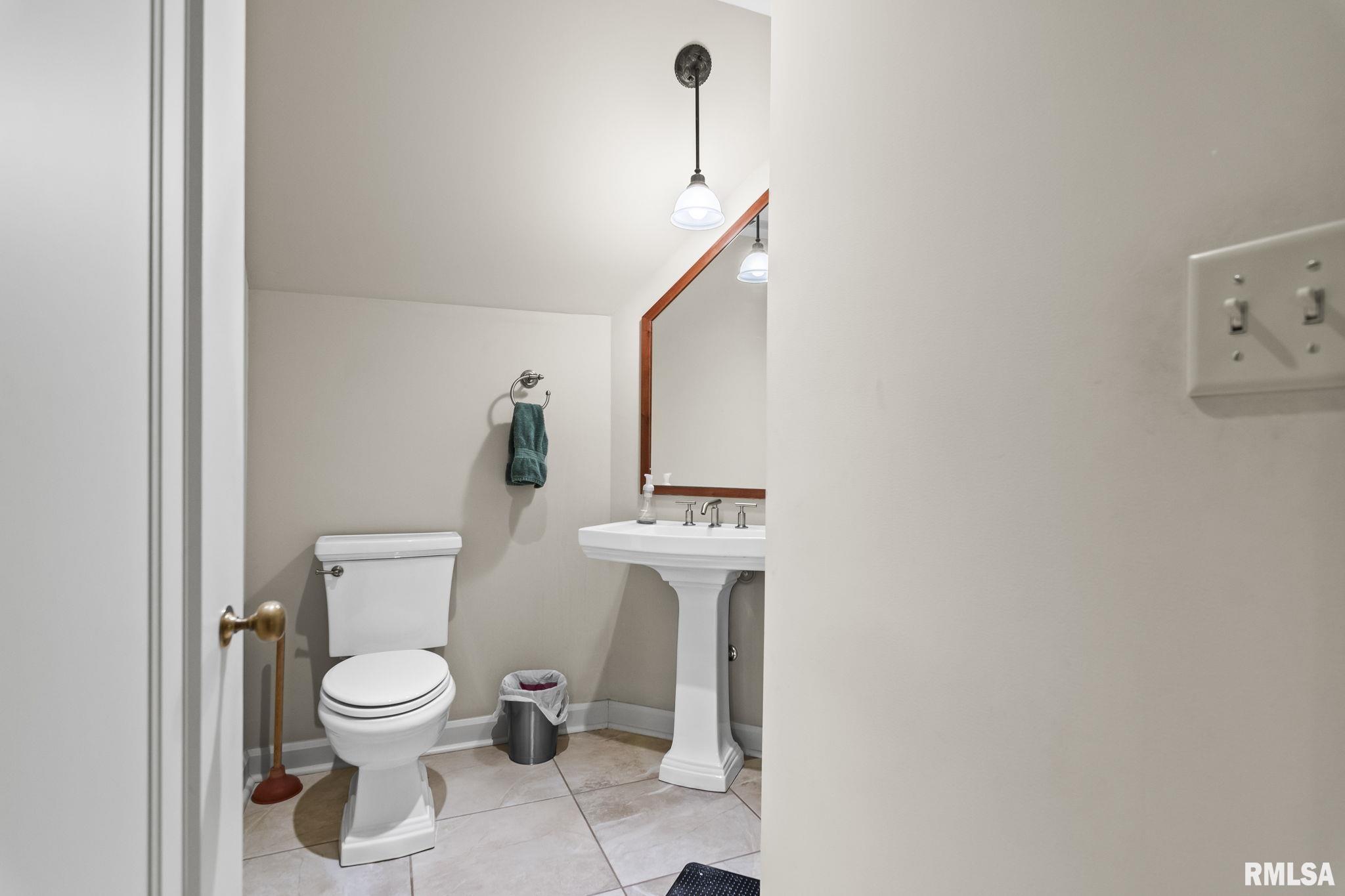 1050 WILLIAMS Boulevard