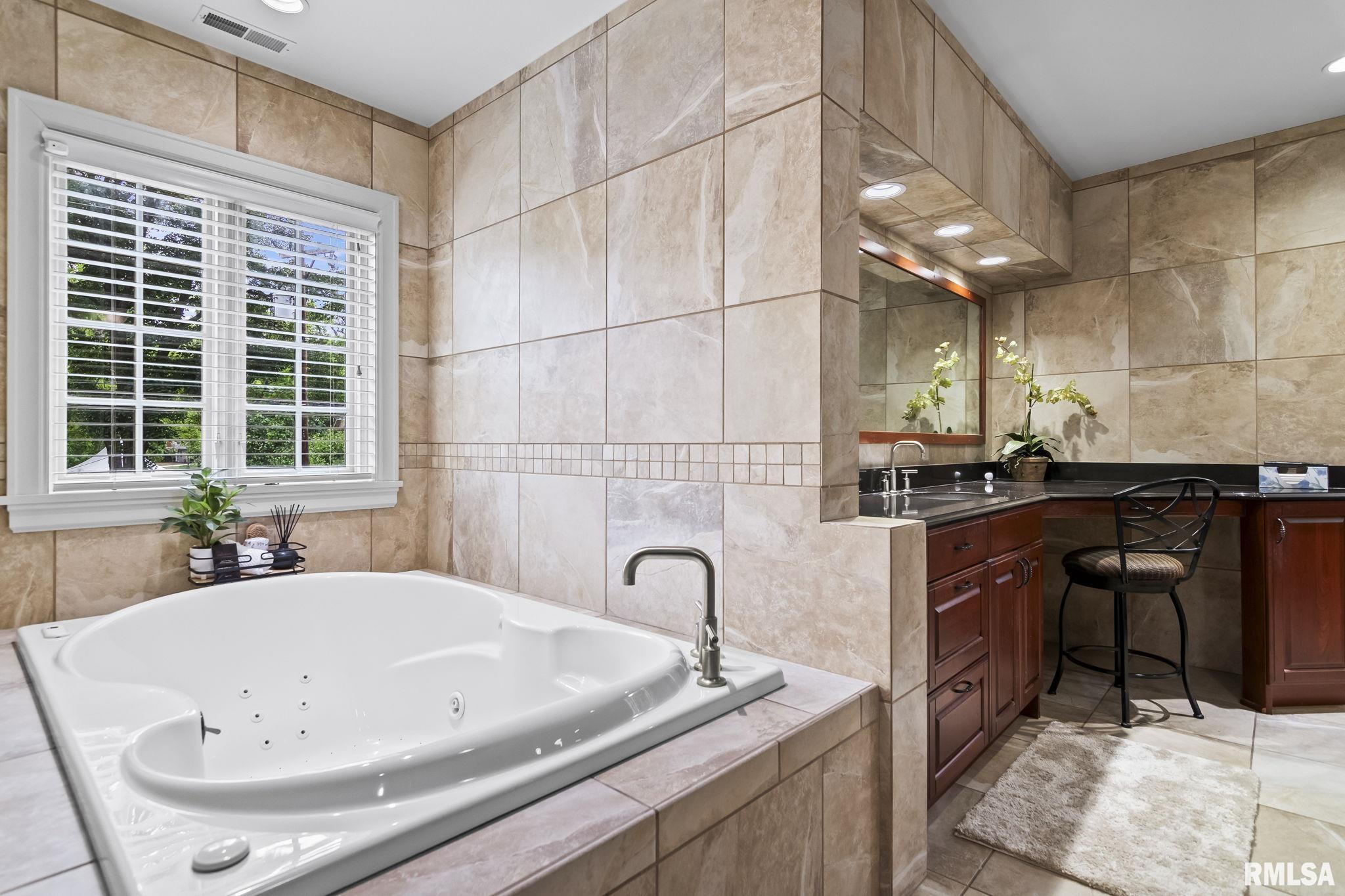 1050 WILLIAMS Boulevard