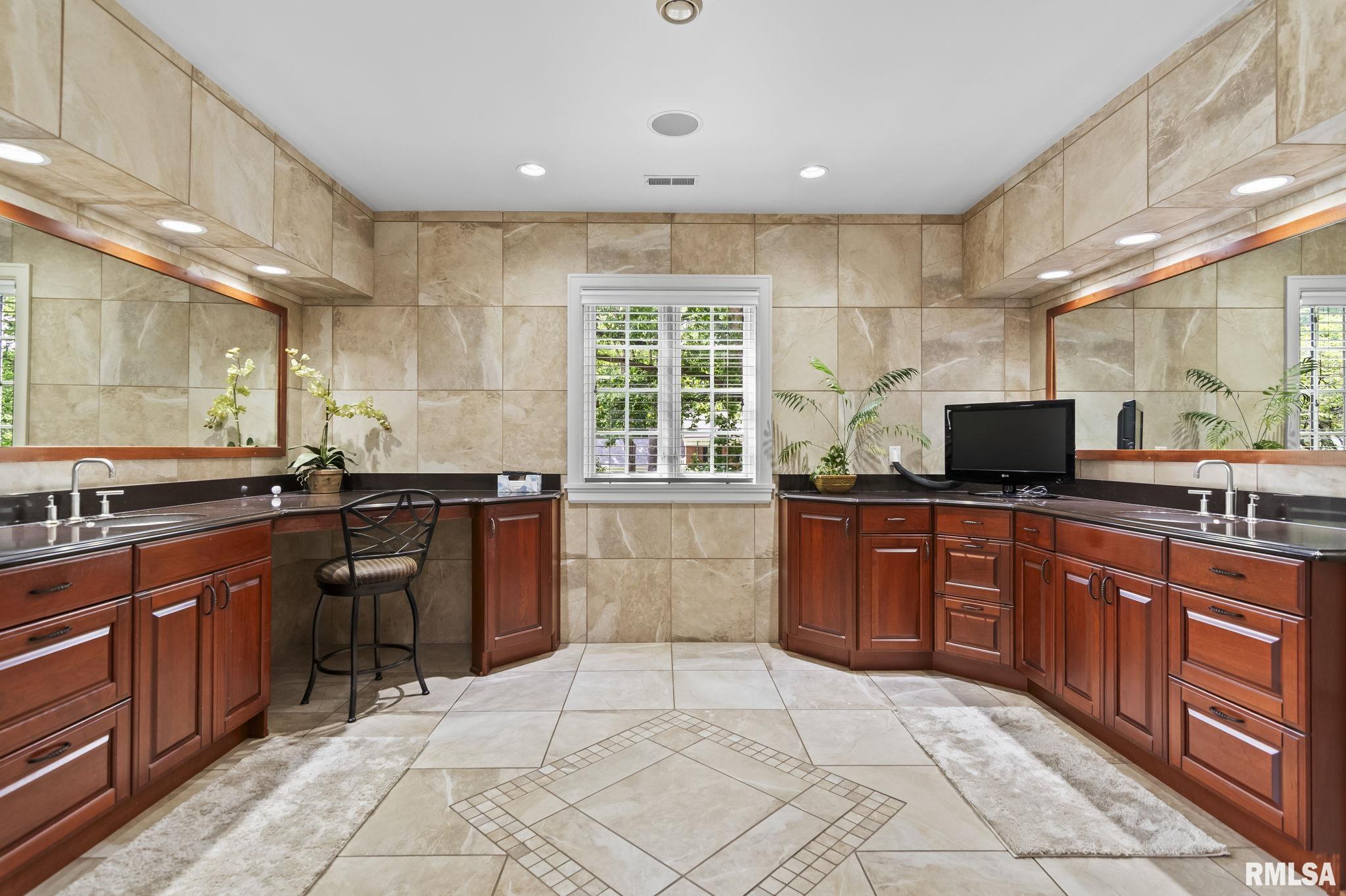 1050 WILLIAMS Boulevard