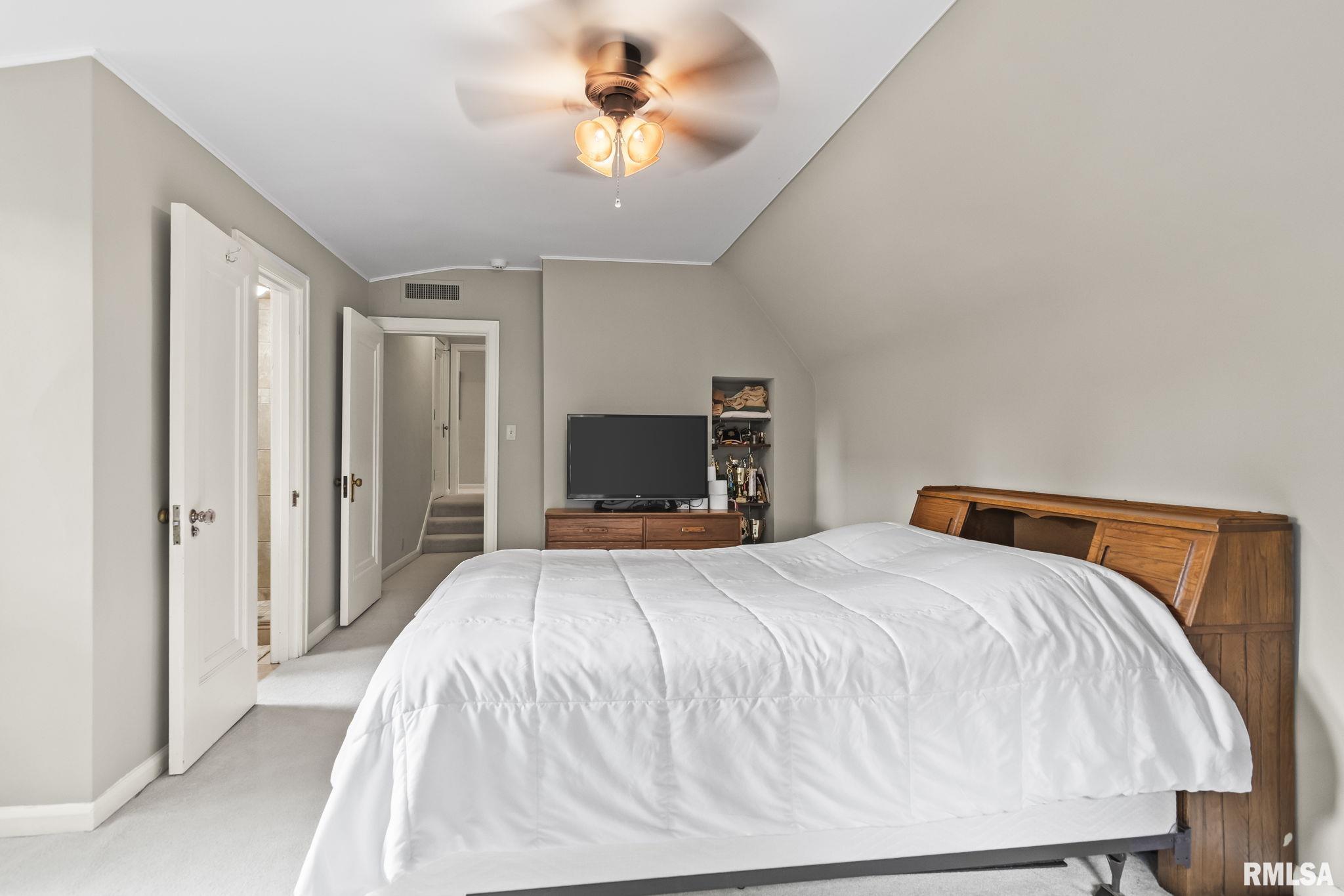 1050 WILLIAMS Boulevard