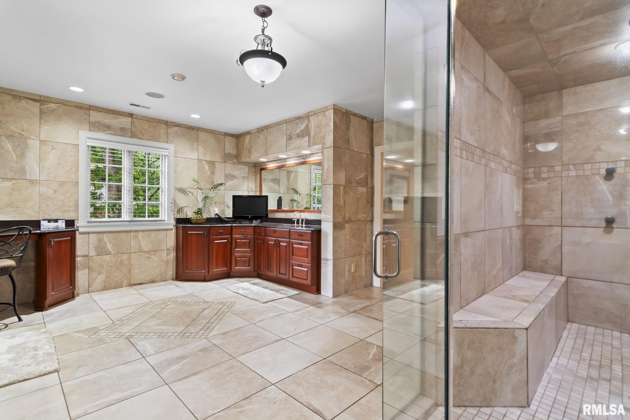 1050 WILLIAMS Boulevard