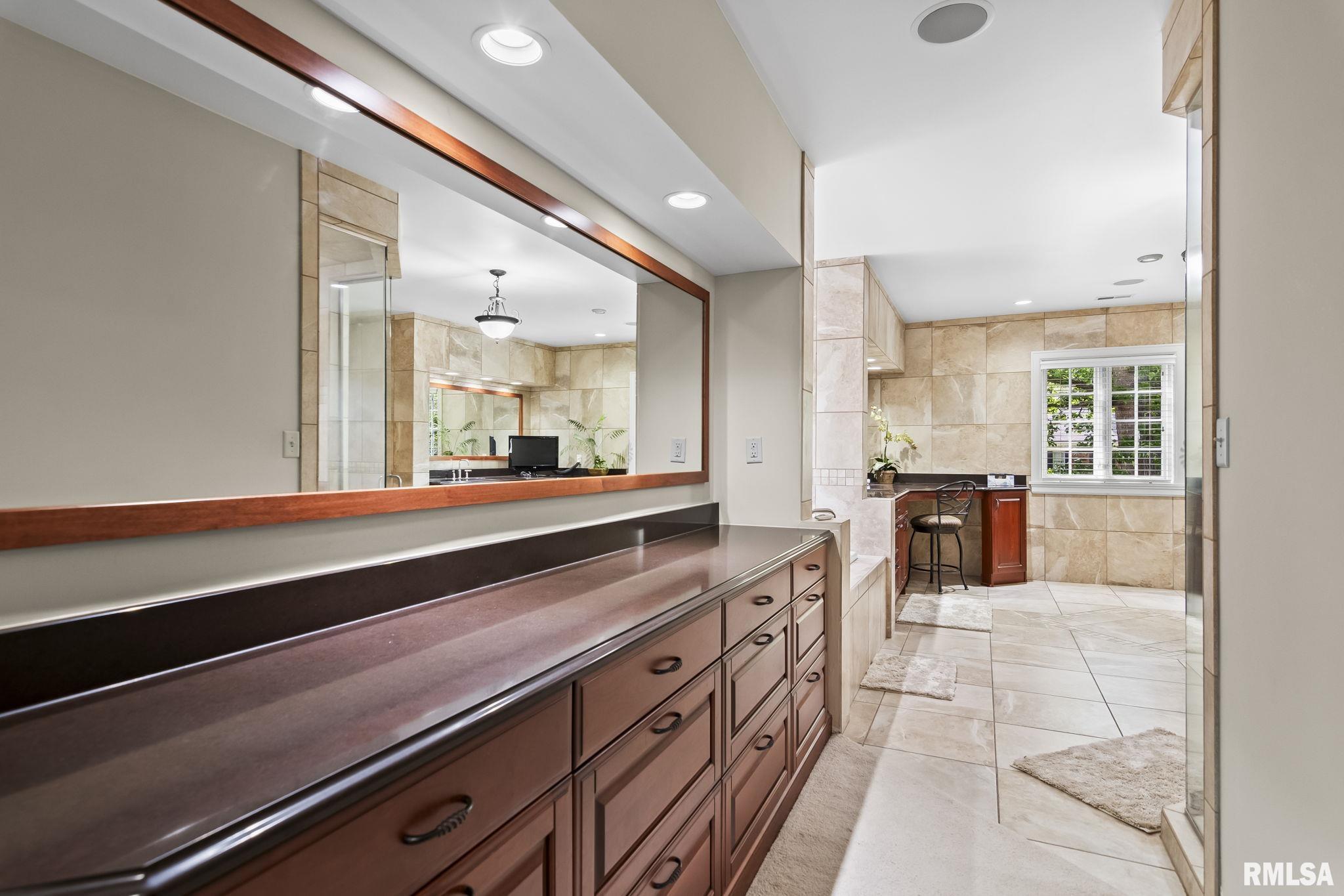 1050 WILLIAMS Boulevard